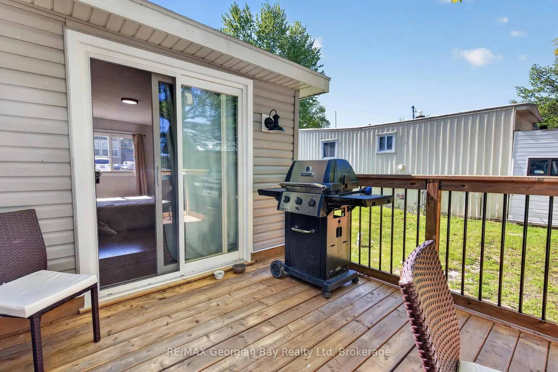 Photo 14 of 24 Lakeshore Road, Midland — HOMEH