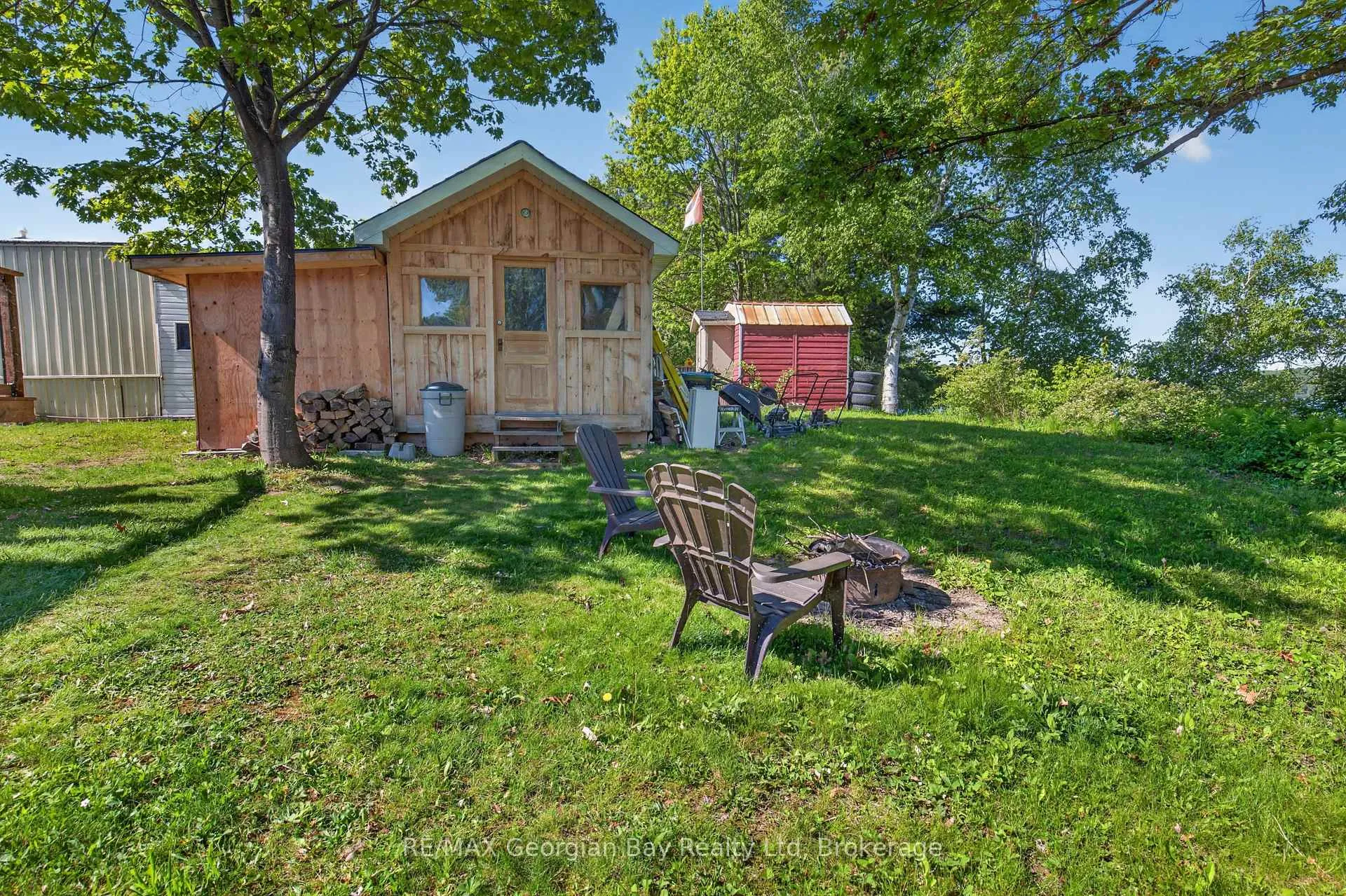 Photo 17 of 24 Lakeshore Road, Midland — HOMEH