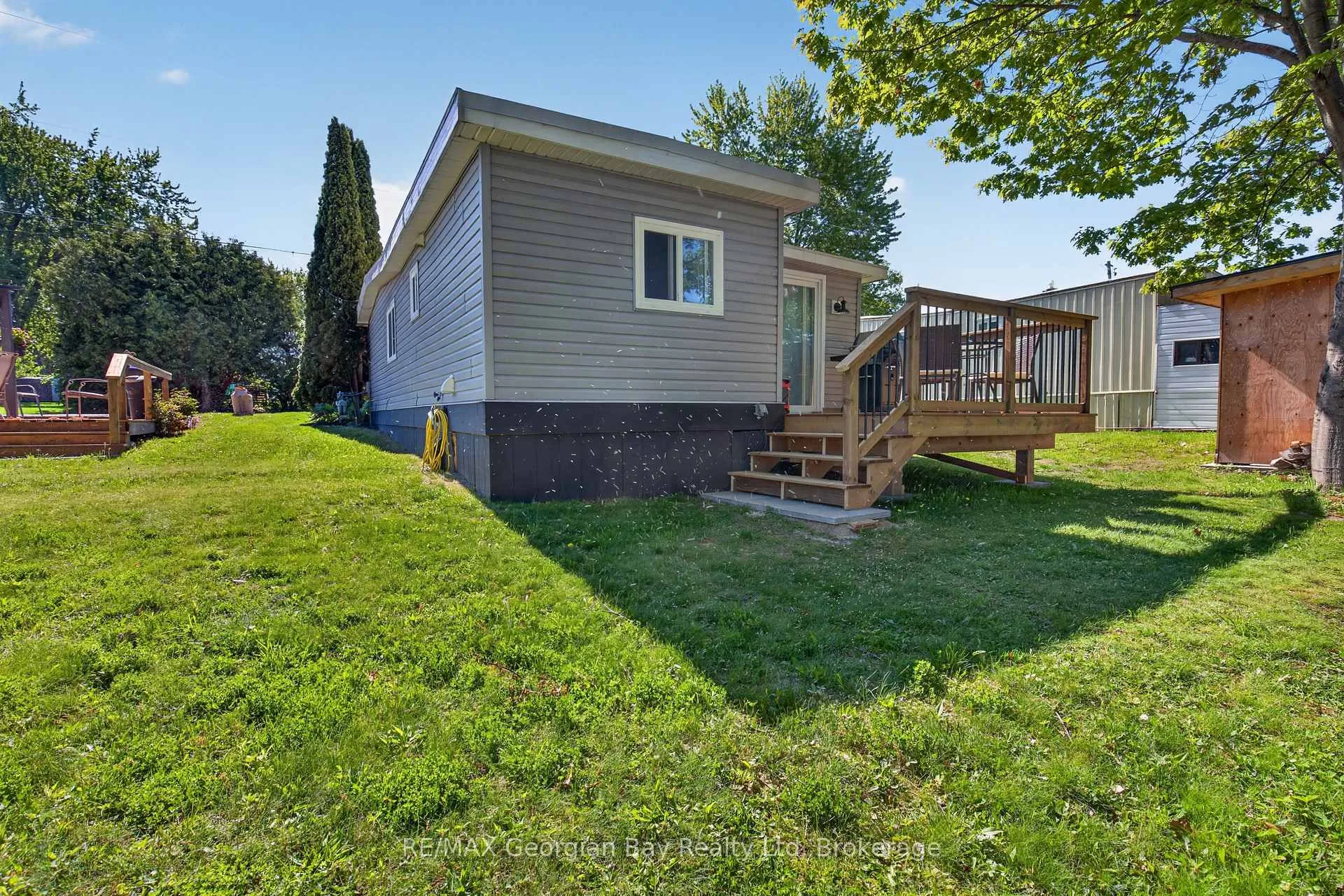 Photo 18 of 24 Lakeshore Road, Midland — HOMEH