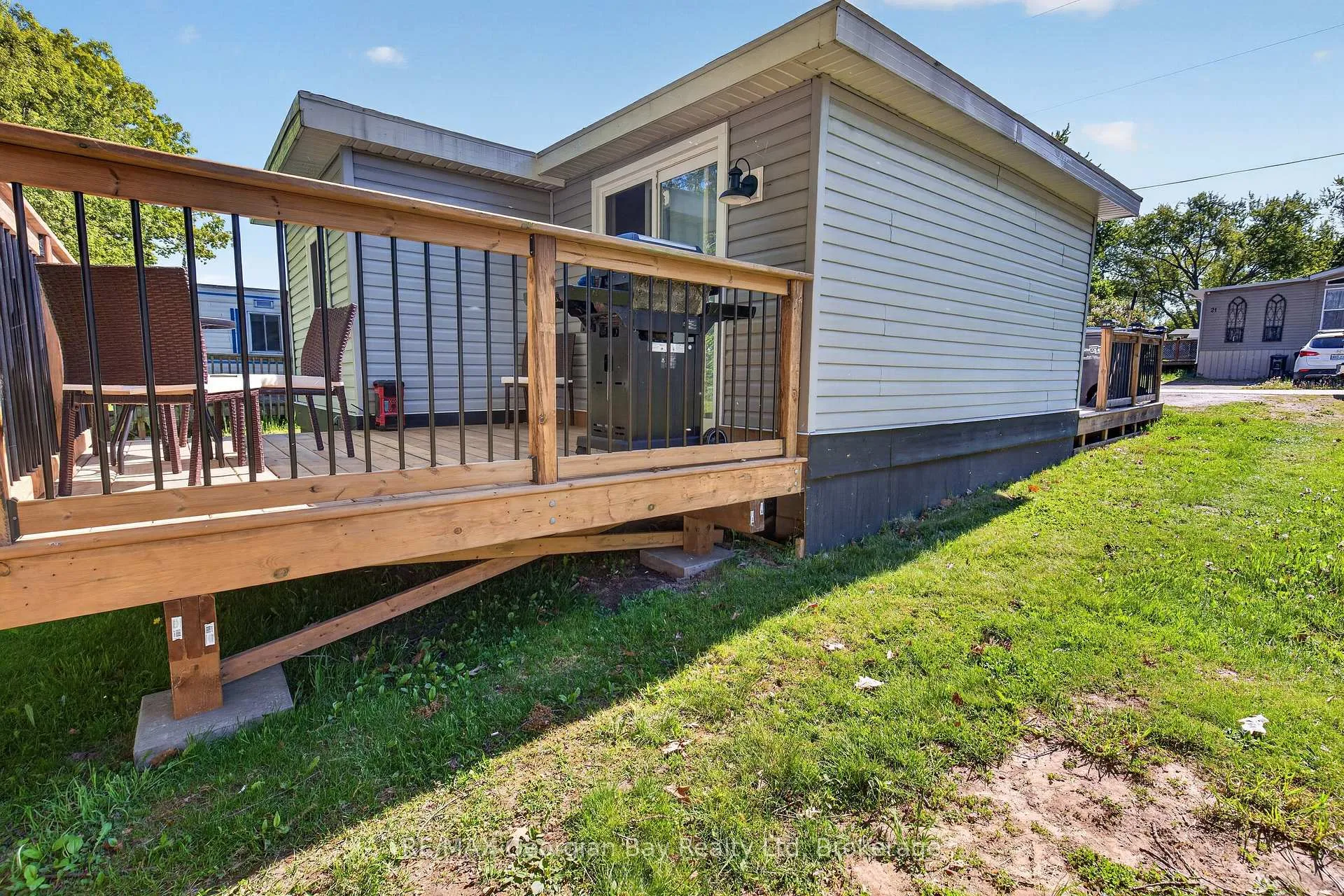 Photo 19 of 24 Lakeshore Road, Midland — HOMEH