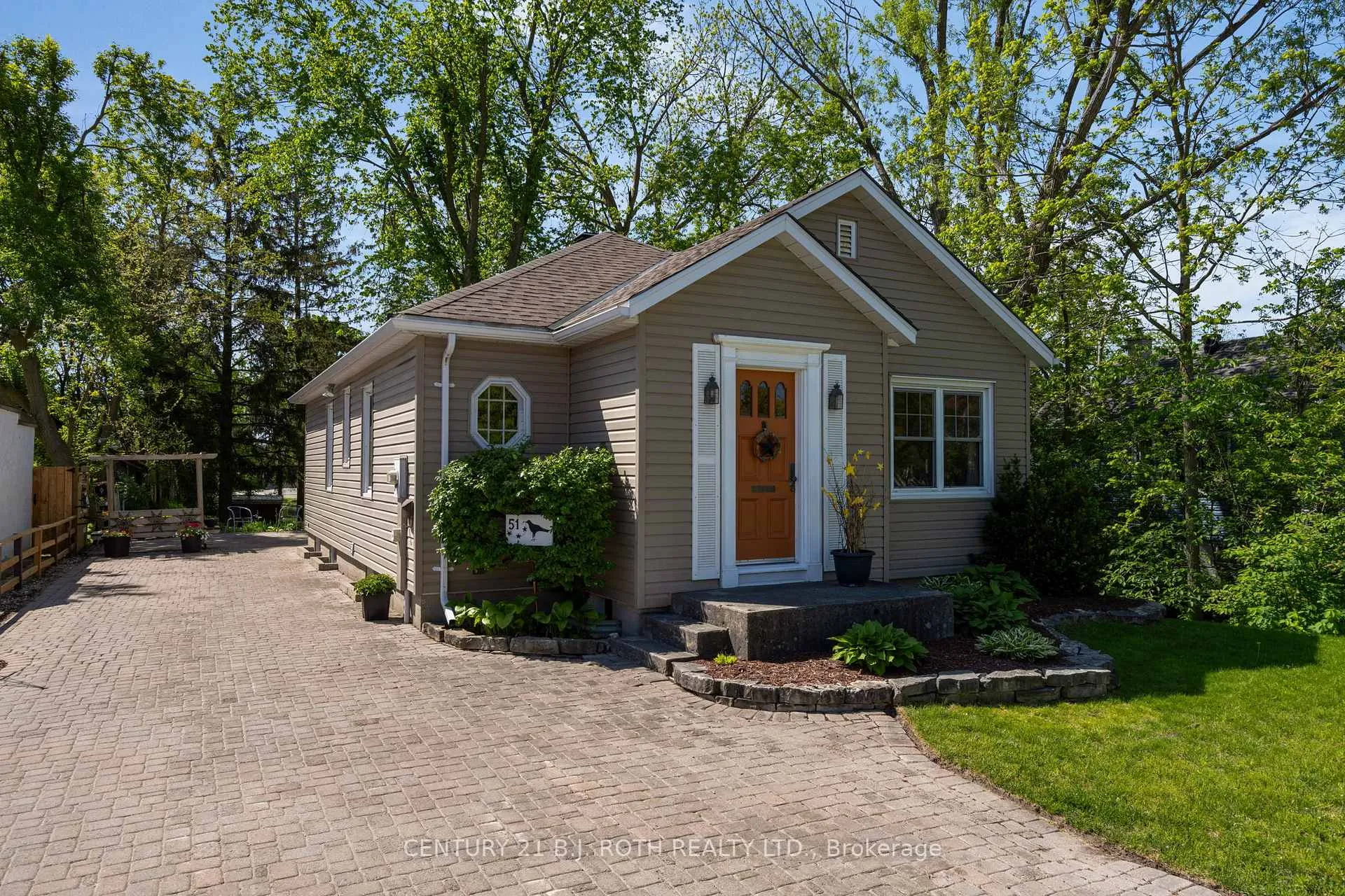 Photo 1 of 51 Henry Street, Barrie, Queen's Park — HOMEH