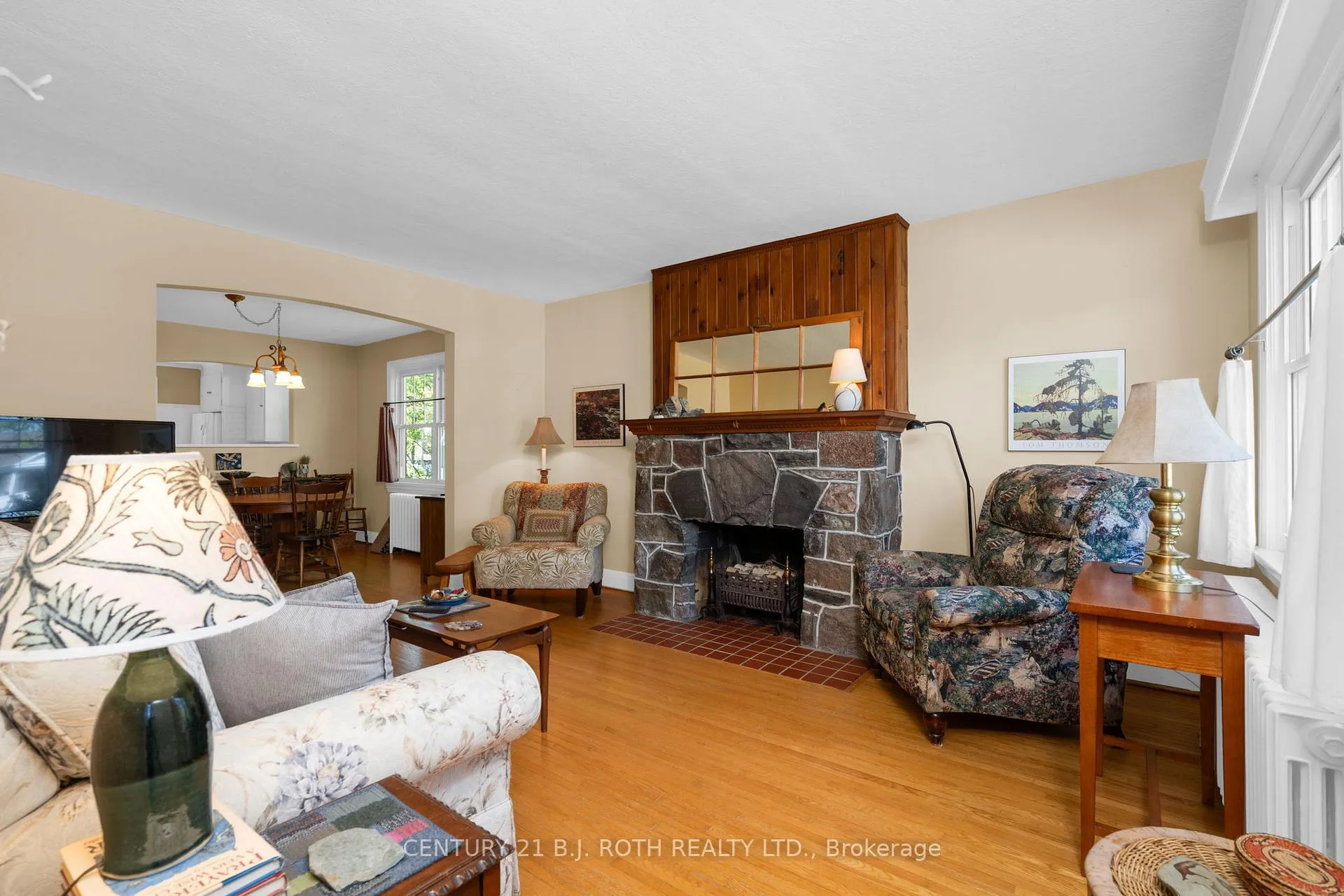Photo 4 of 51 Henry Street, Barrie, Queen's Park — HOMEH