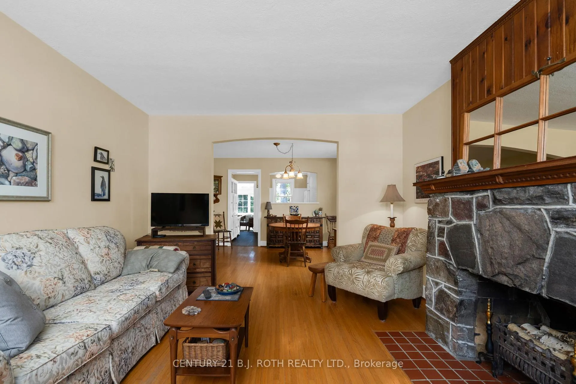 Photo 5 of 51 Henry Street, Barrie, Queen's Park — HOMEH