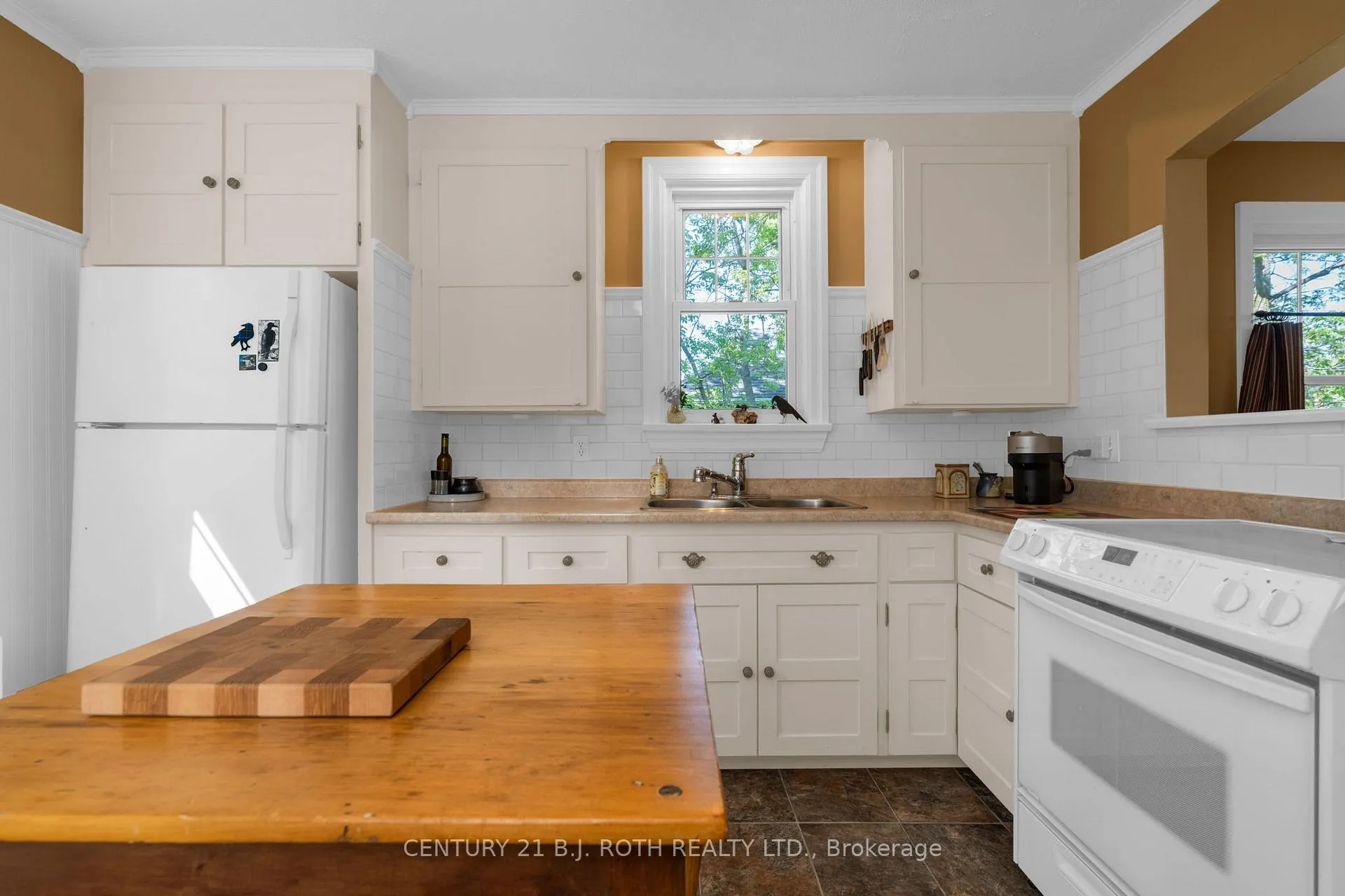 Photo 8 of 51 Henry Street, Barrie, Queen's Park — HOMEH