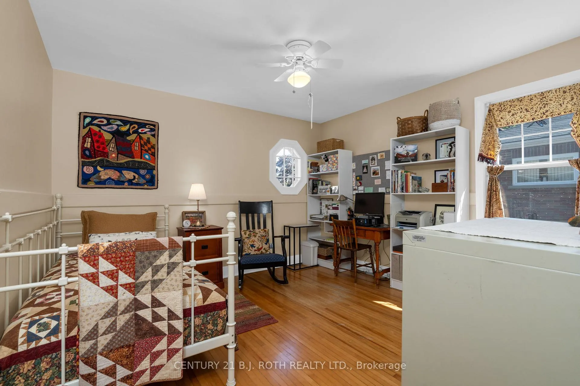 Photo 13 of 51 Henry Street, Barrie, Queen's Park — HOMEH