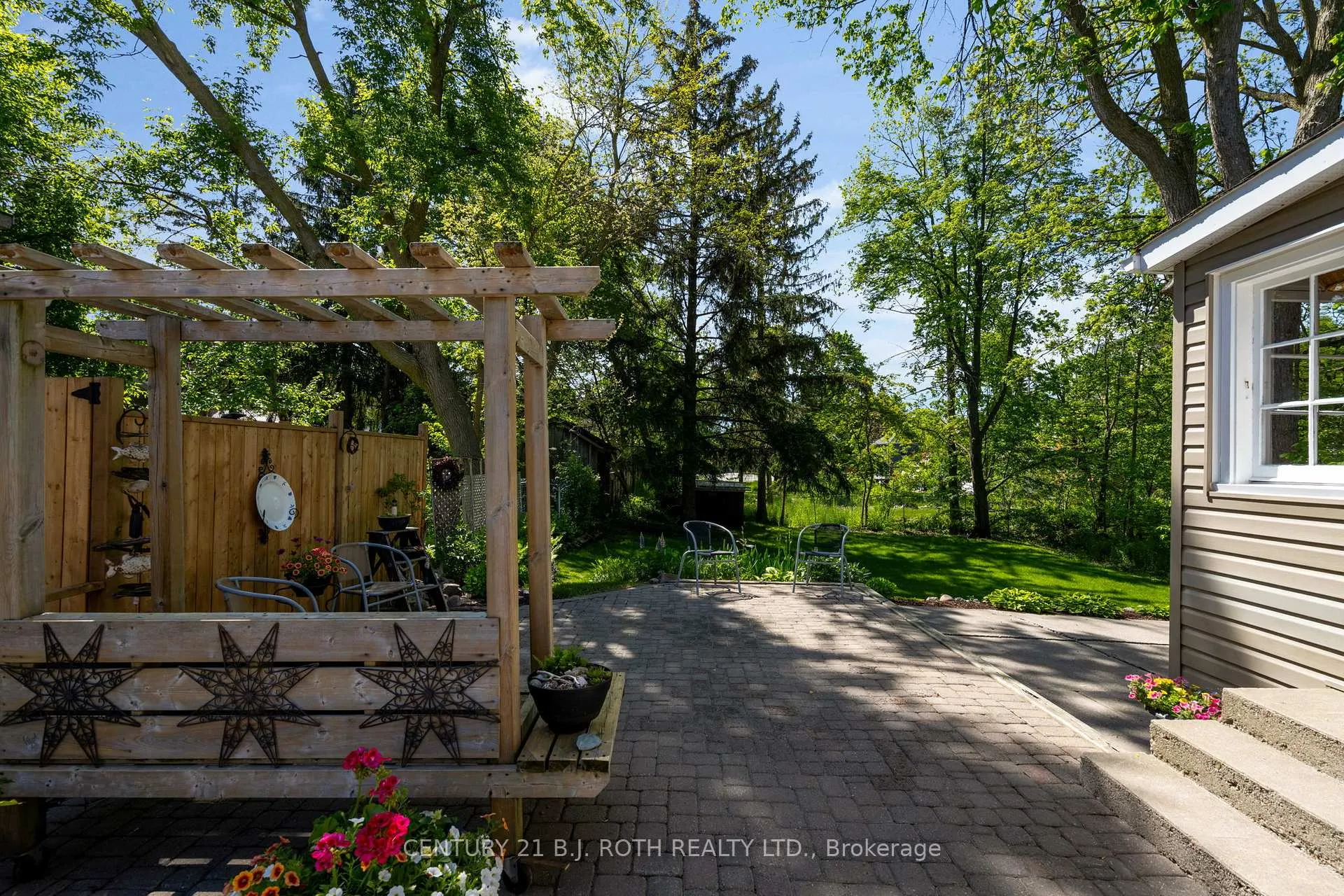 Photo 27 of 51 Henry Street, Barrie, Queen's Park — HOMEH