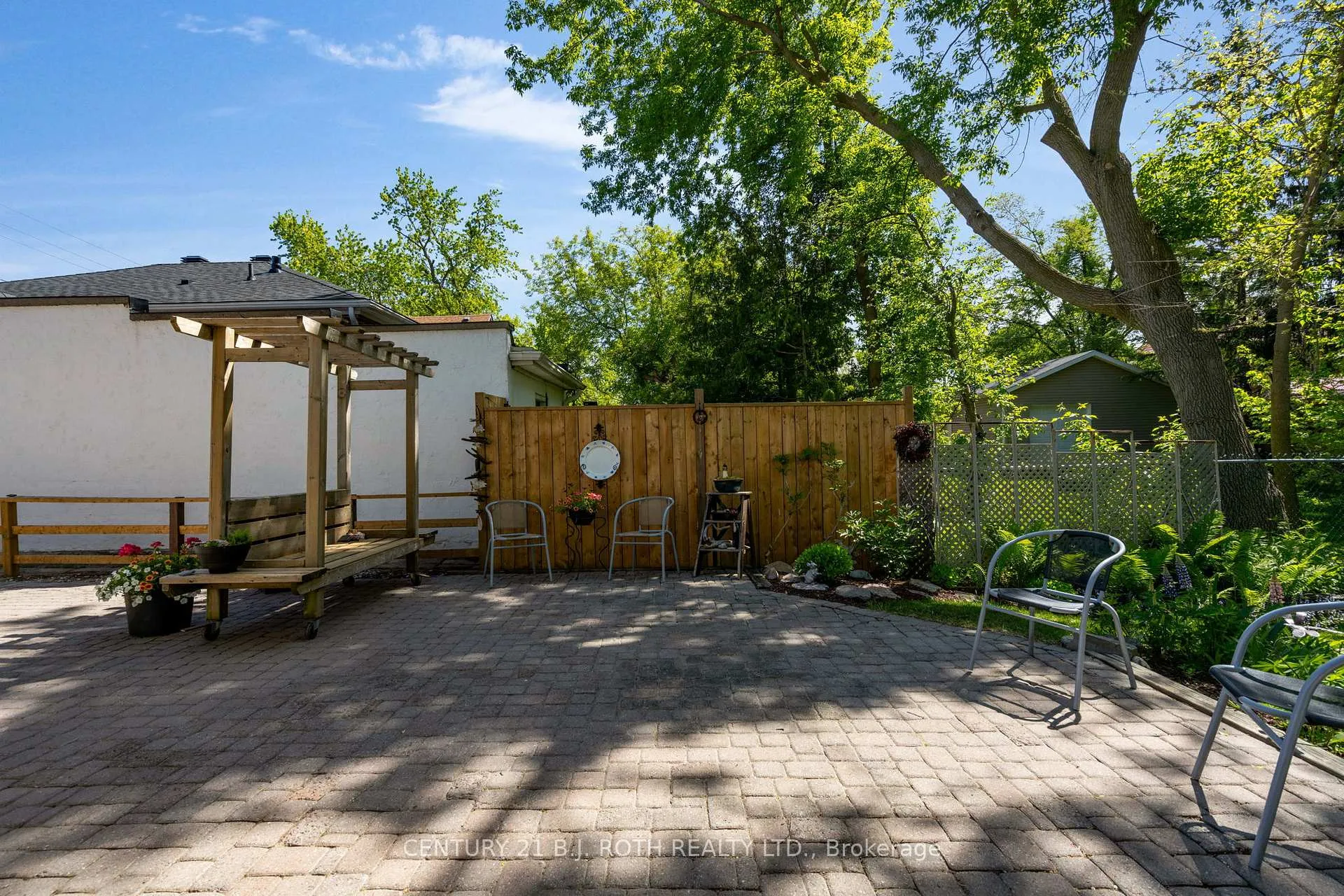 Photo 28 of 51 Henry Street, Barrie, Queen's Park — HOMEH