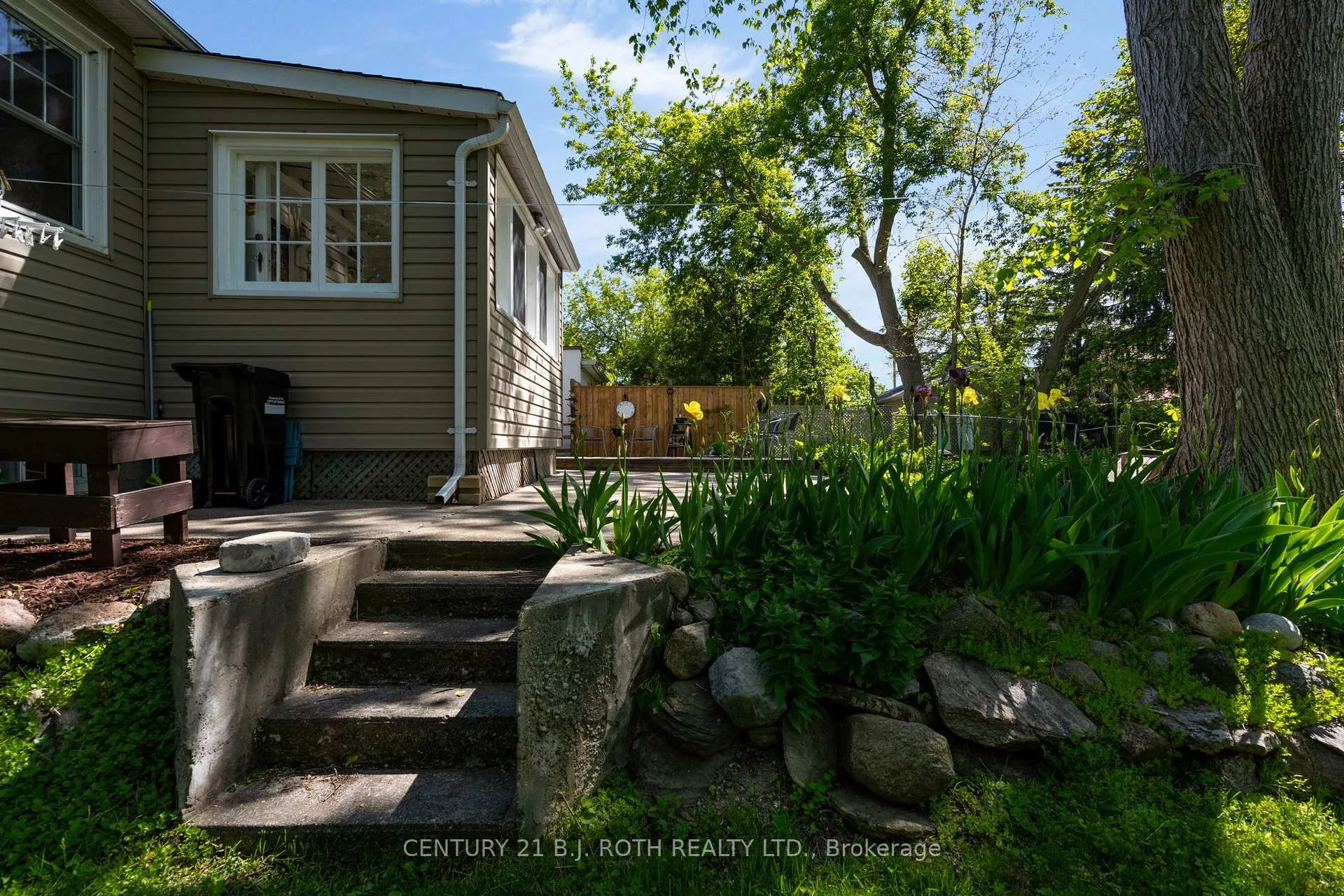 Photo 30 of 51 Henry Street, Barrie, Queen's Park — HOMEH
