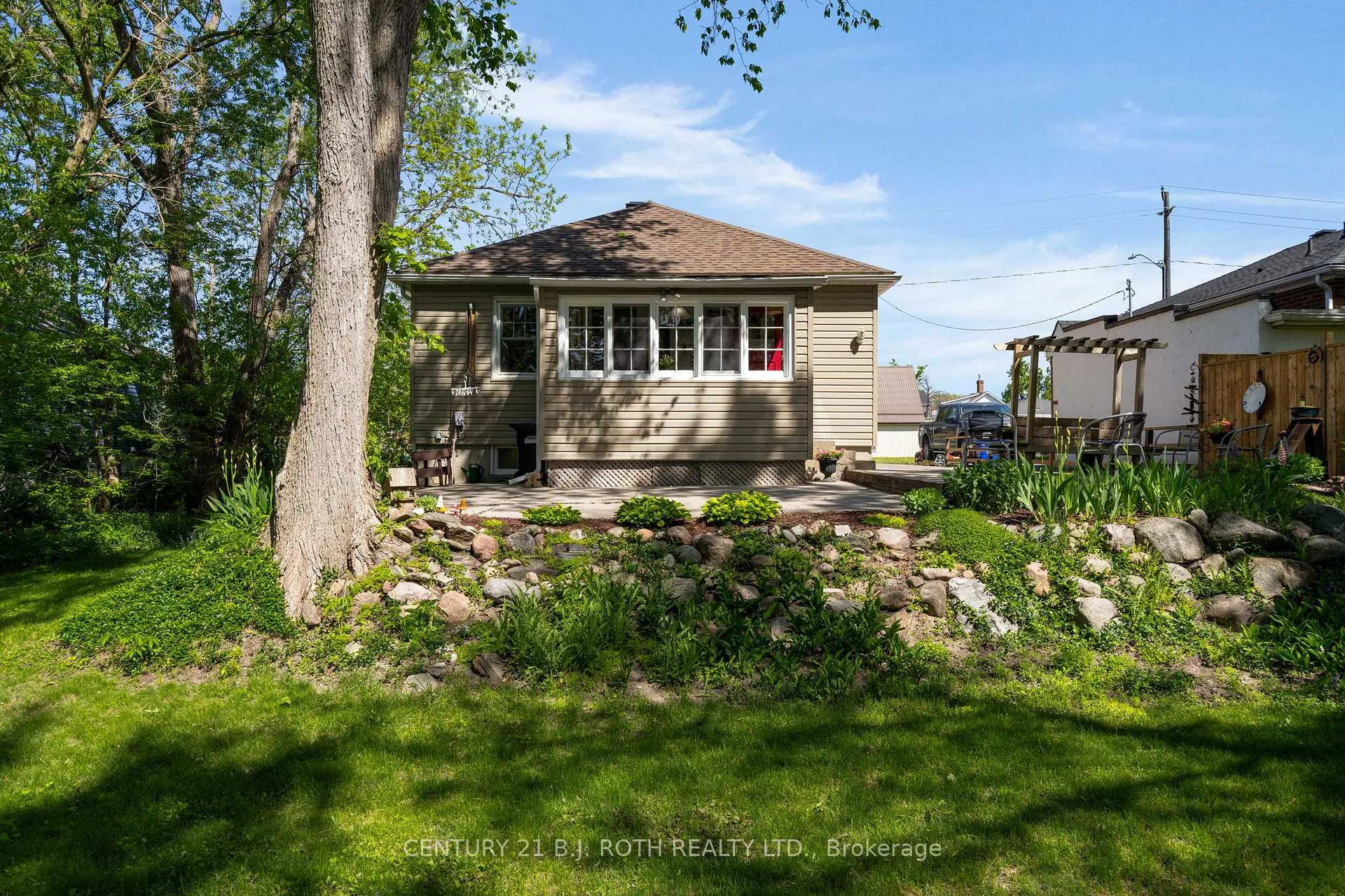 Photo 31 of 51 Henry Street, Barrie, Queen's Park — HOMEH