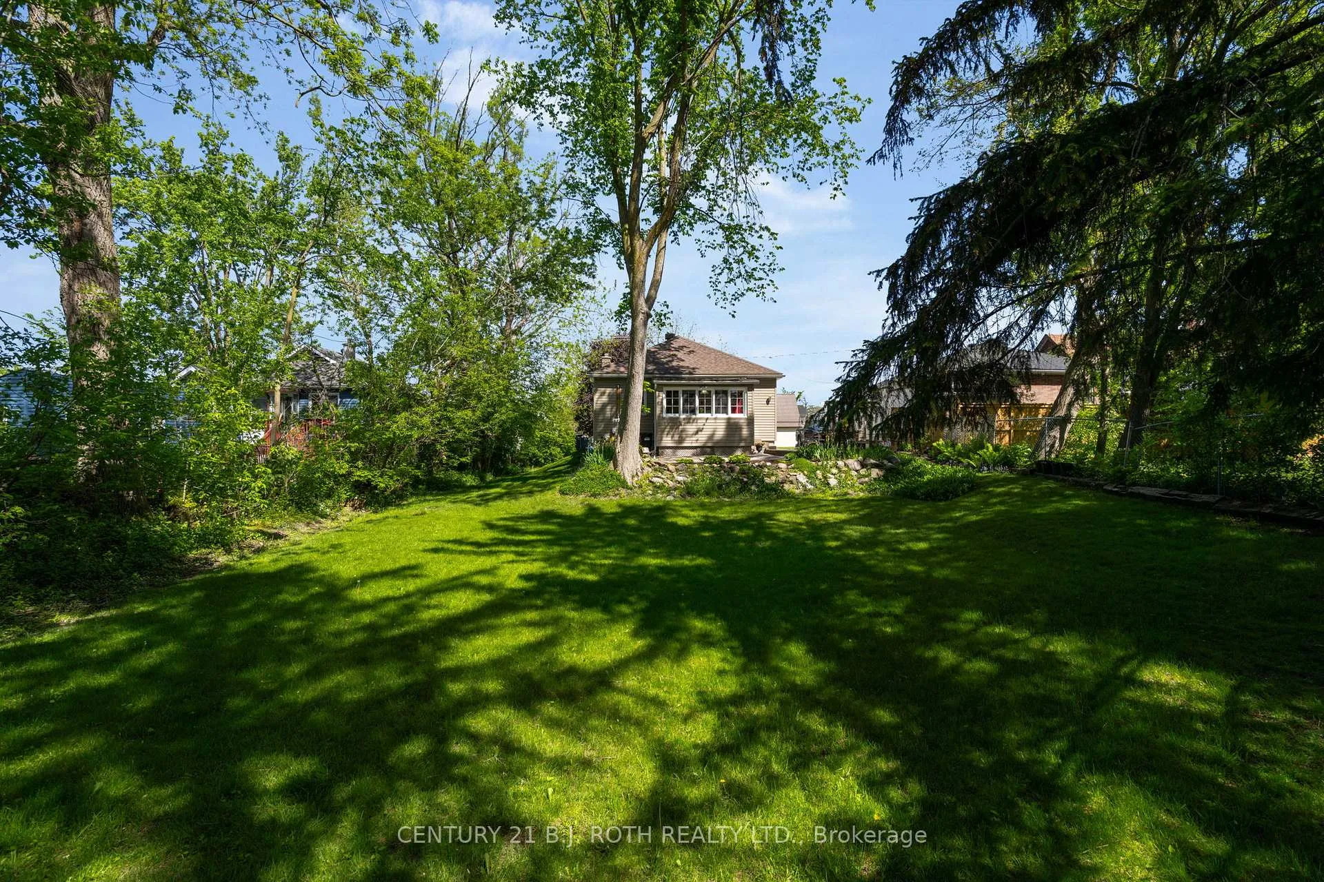 Photo 32 of 51 Henry Street, Barrie, Queen's Park — HOMEH