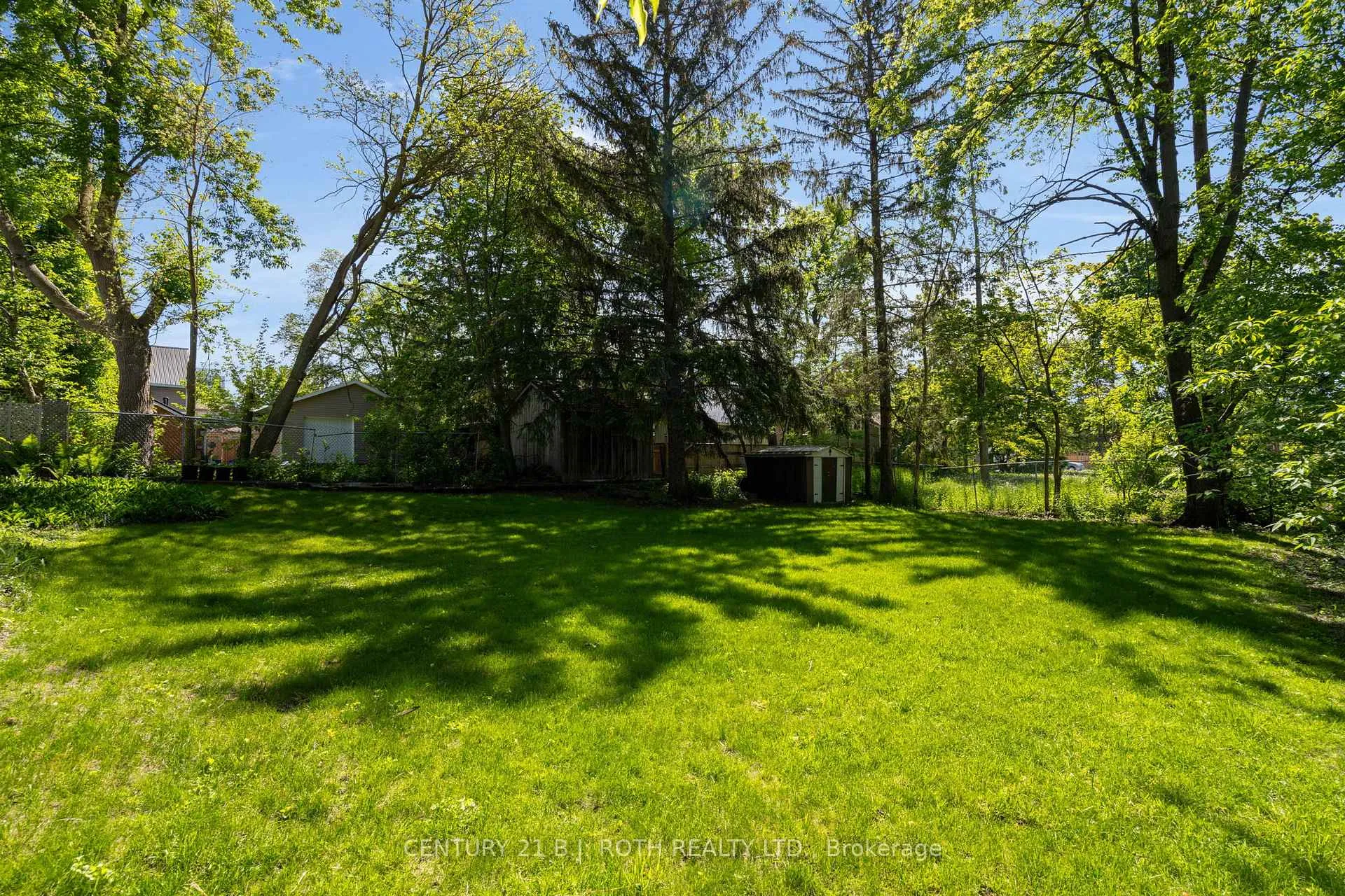 Photo 35 of 51 Henry Street, Barrie, Queen's Park — HOMEH