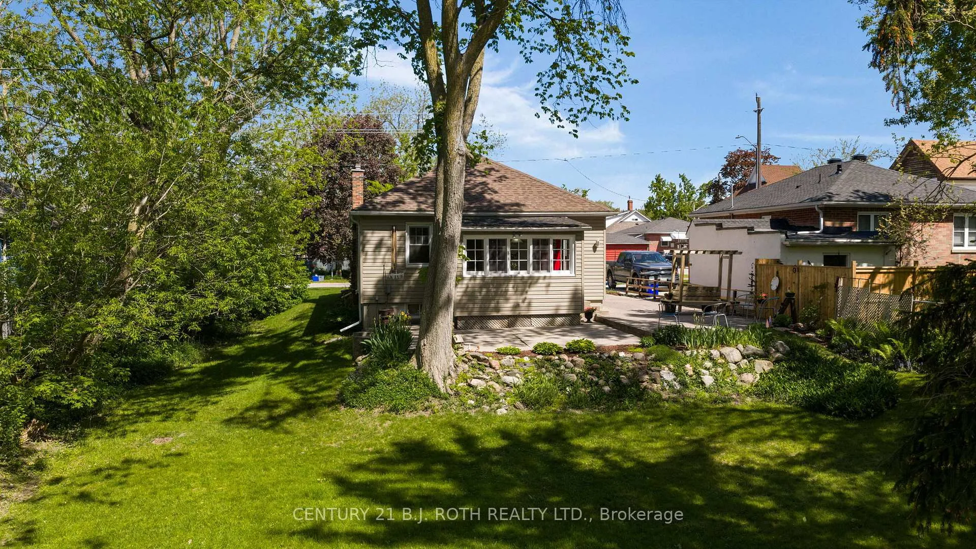 Photo 37 of 51 Henry Street, Barrie, Queen's Park — HOMEH