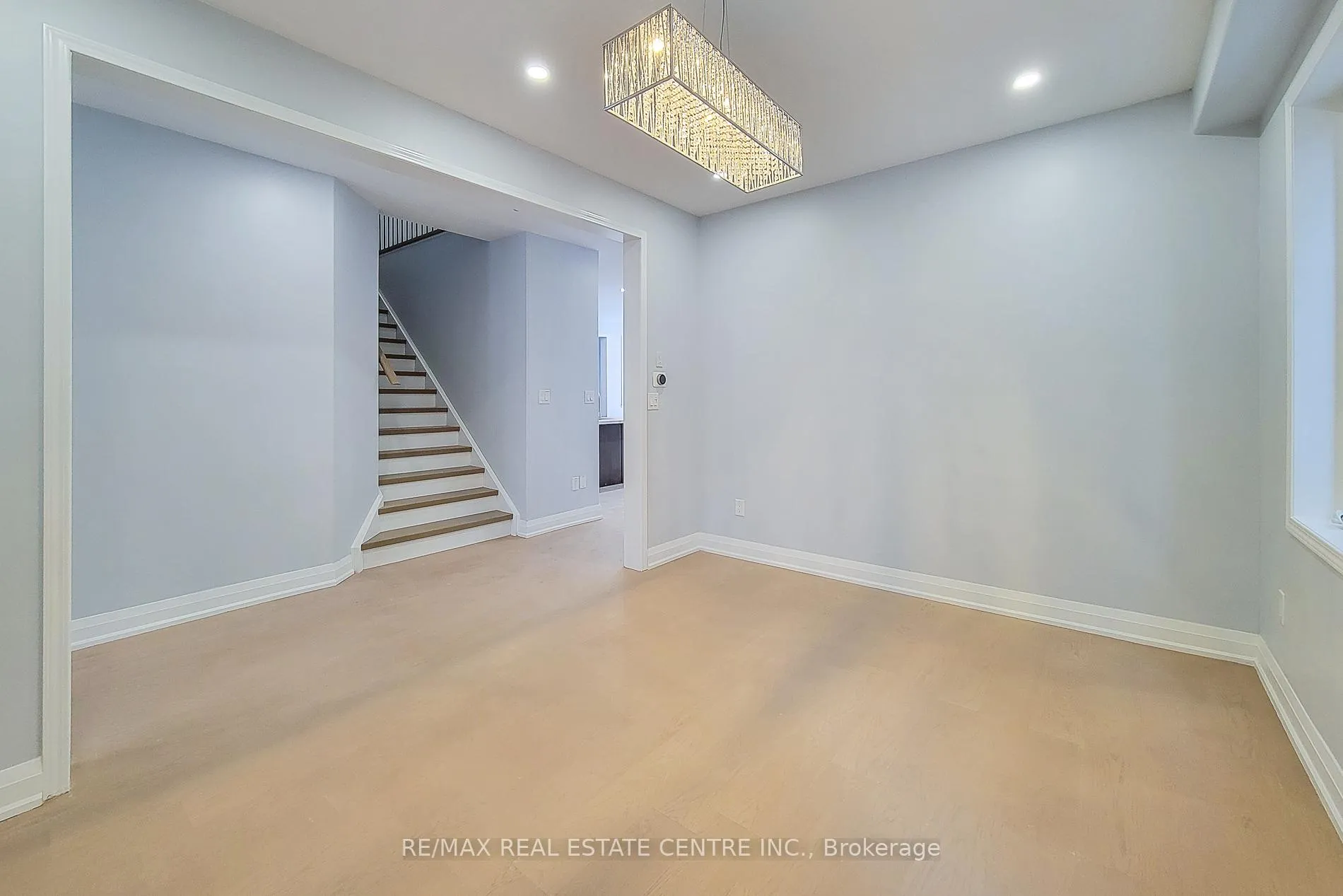 Photo 17 of 80 Larry Crescent, Haldimand — HOMEH