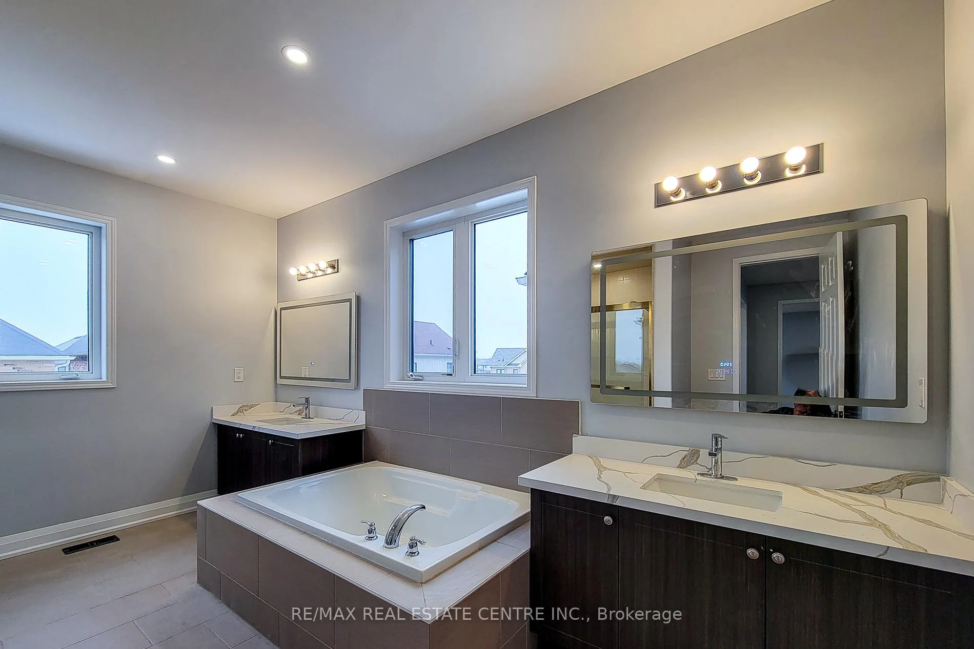 Photo 31 of 80 Larry Crescent, Haldimand — HOMEH
