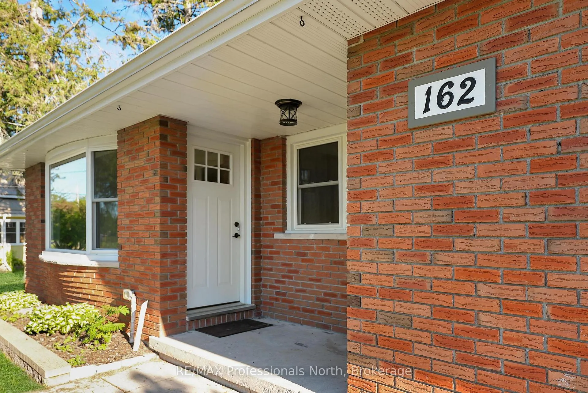 Photo 2 of 162 Hillside Drive, Kawartha Lakes, Somerville — HOMEH