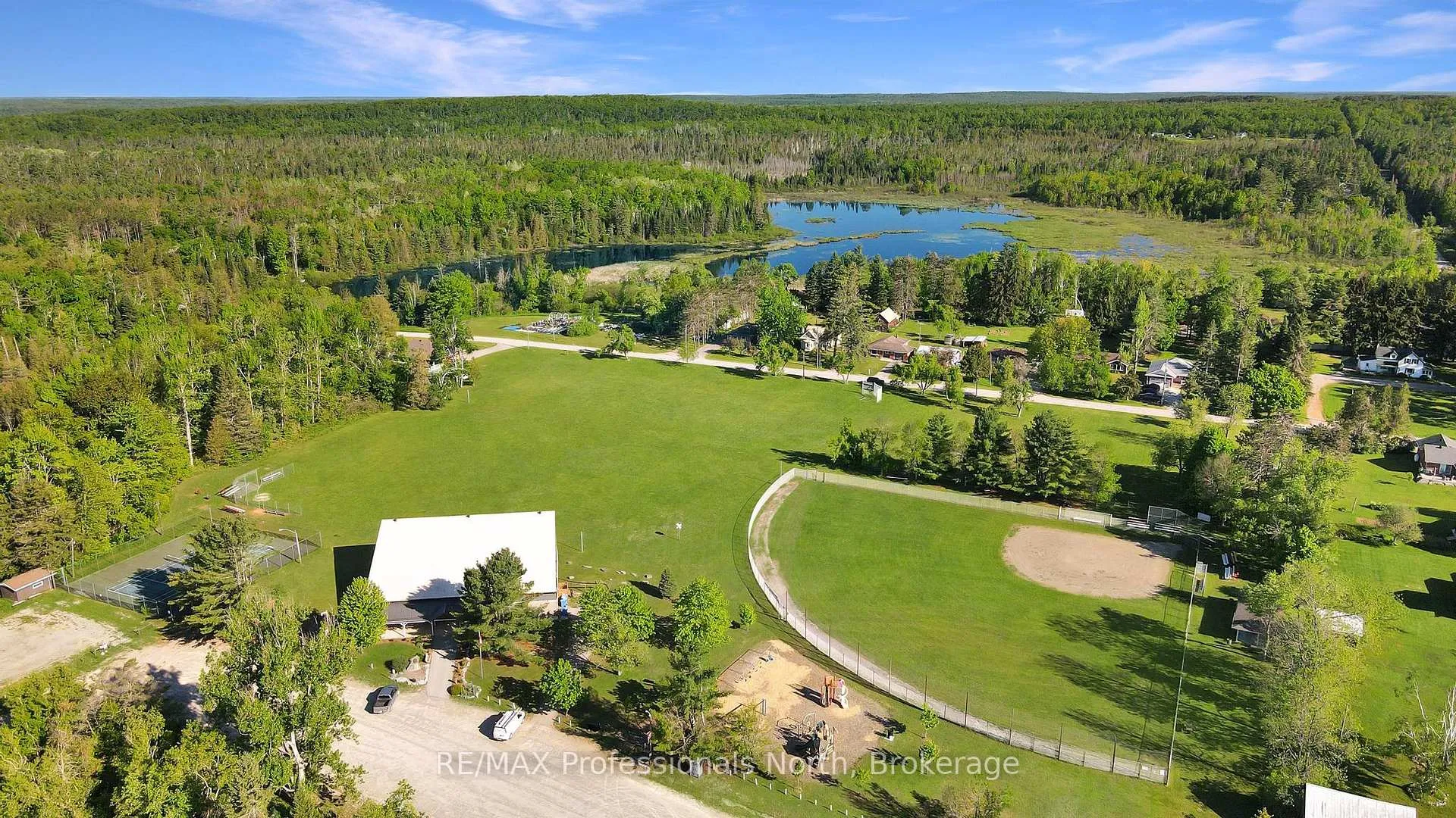 Photo 35 of 162 Hillside Drive, Kawartha Lakes, Somerville — HOMEH