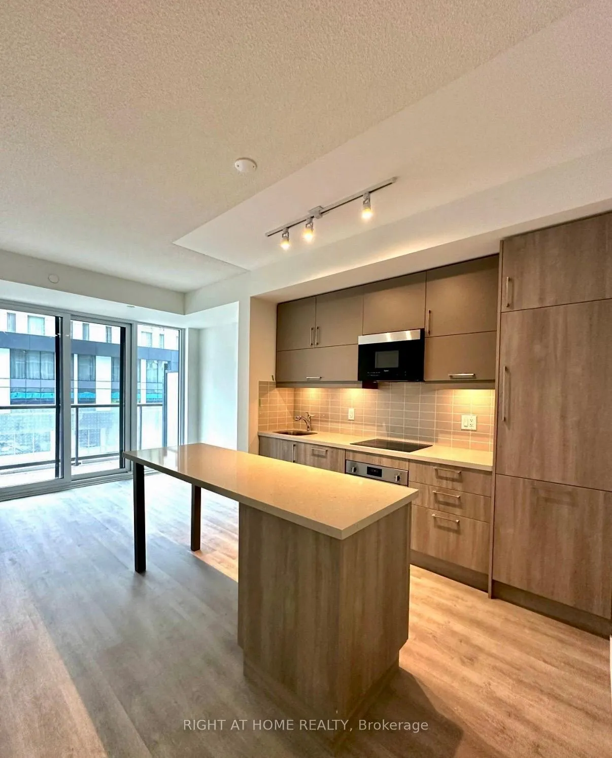 Photo 3 of Unit 511, 8119 Birchmount Road, Markham, Unionville — HOMEH