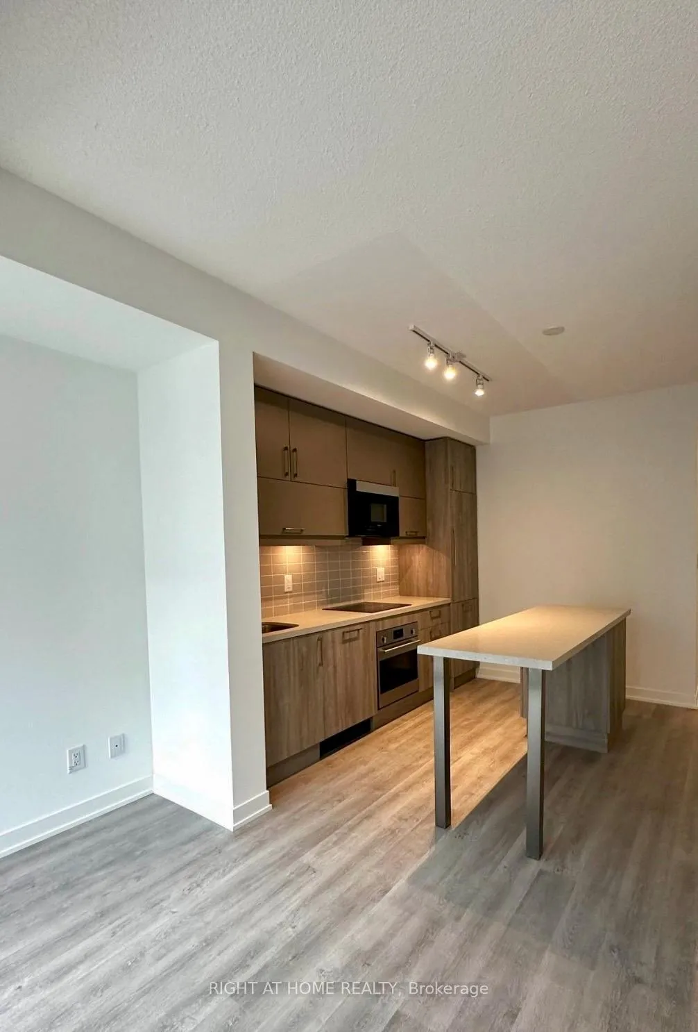 Photo 4 of Unit 511, 8119 Birchmount Road, Markham, Unionville — HOMEH