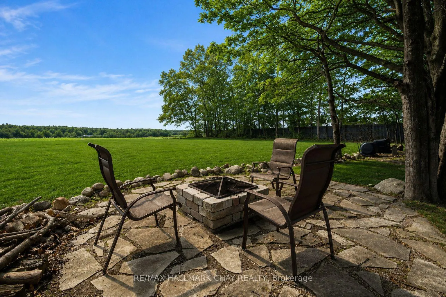 Photo 6 of 63 Northview Crescent, Barrie, Northwest — HOMEH