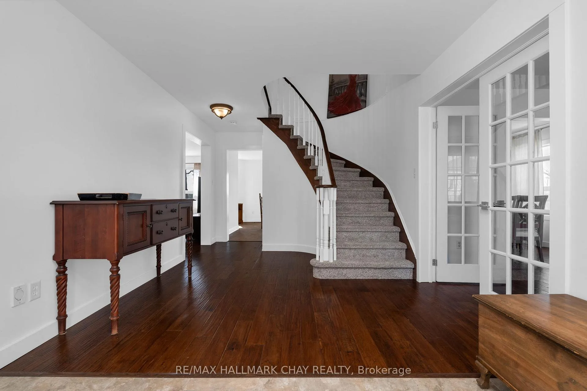 Photo 11 of 63 Northview Crescent, Barrie, Northwest — HOMEH