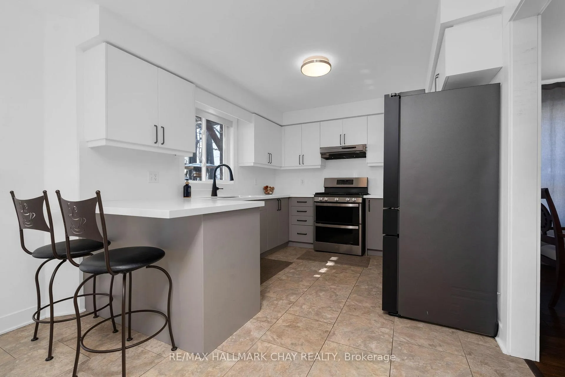 Photo 17 of 63 Northview Crescent, Barrie, Northwest — HOMEH