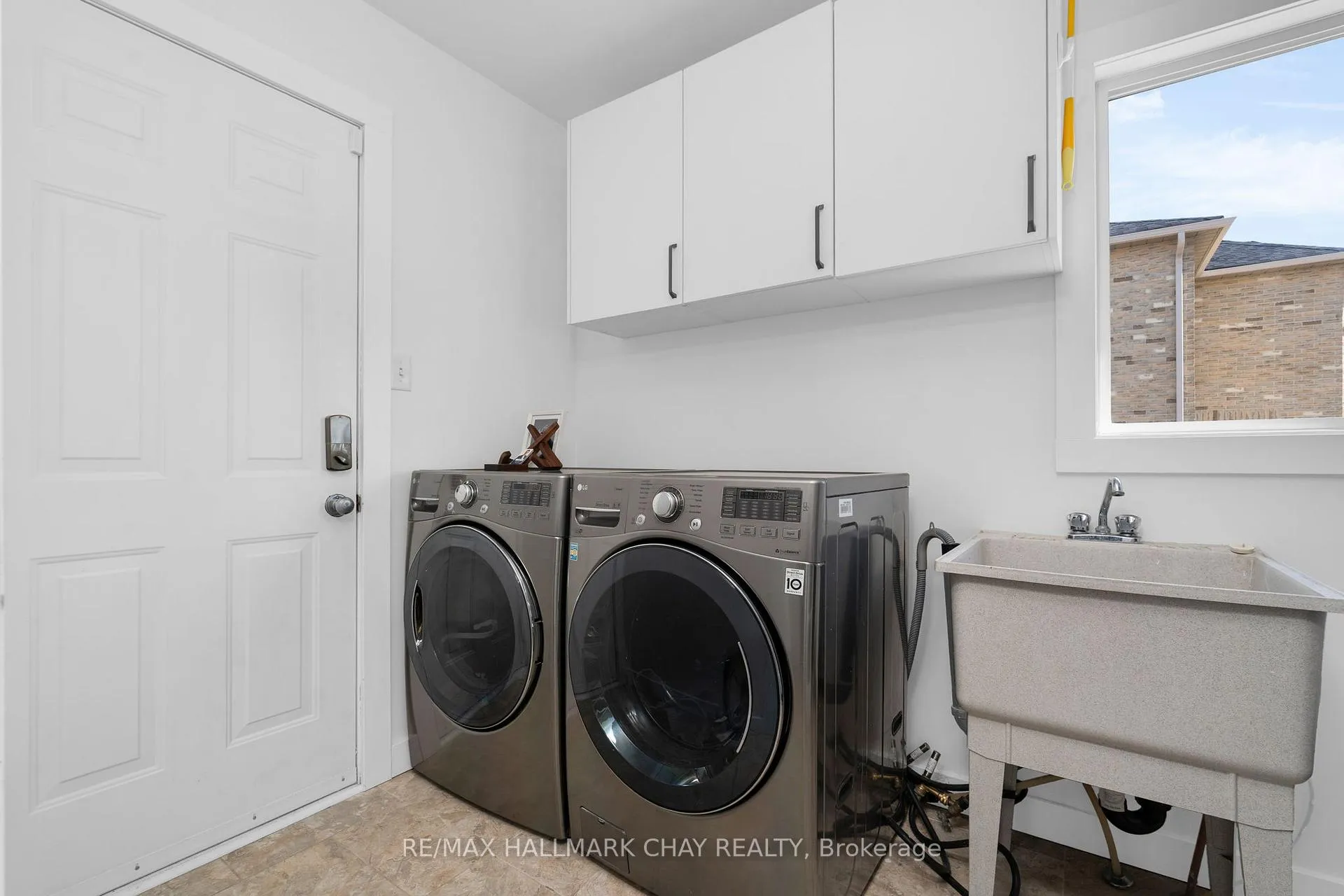 Photo 25 of 63 Northview Crescent, Barrie, Northwest — HOMEH