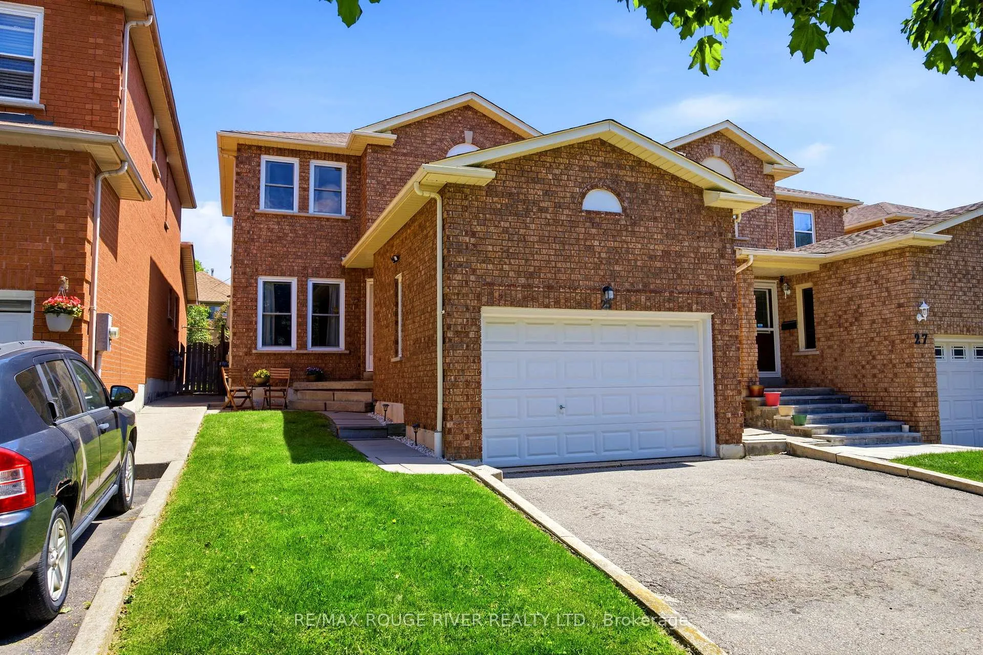 Photo 2 of 25 Cobblestone Drive, Whitby, Pringle Creek — HOMEH