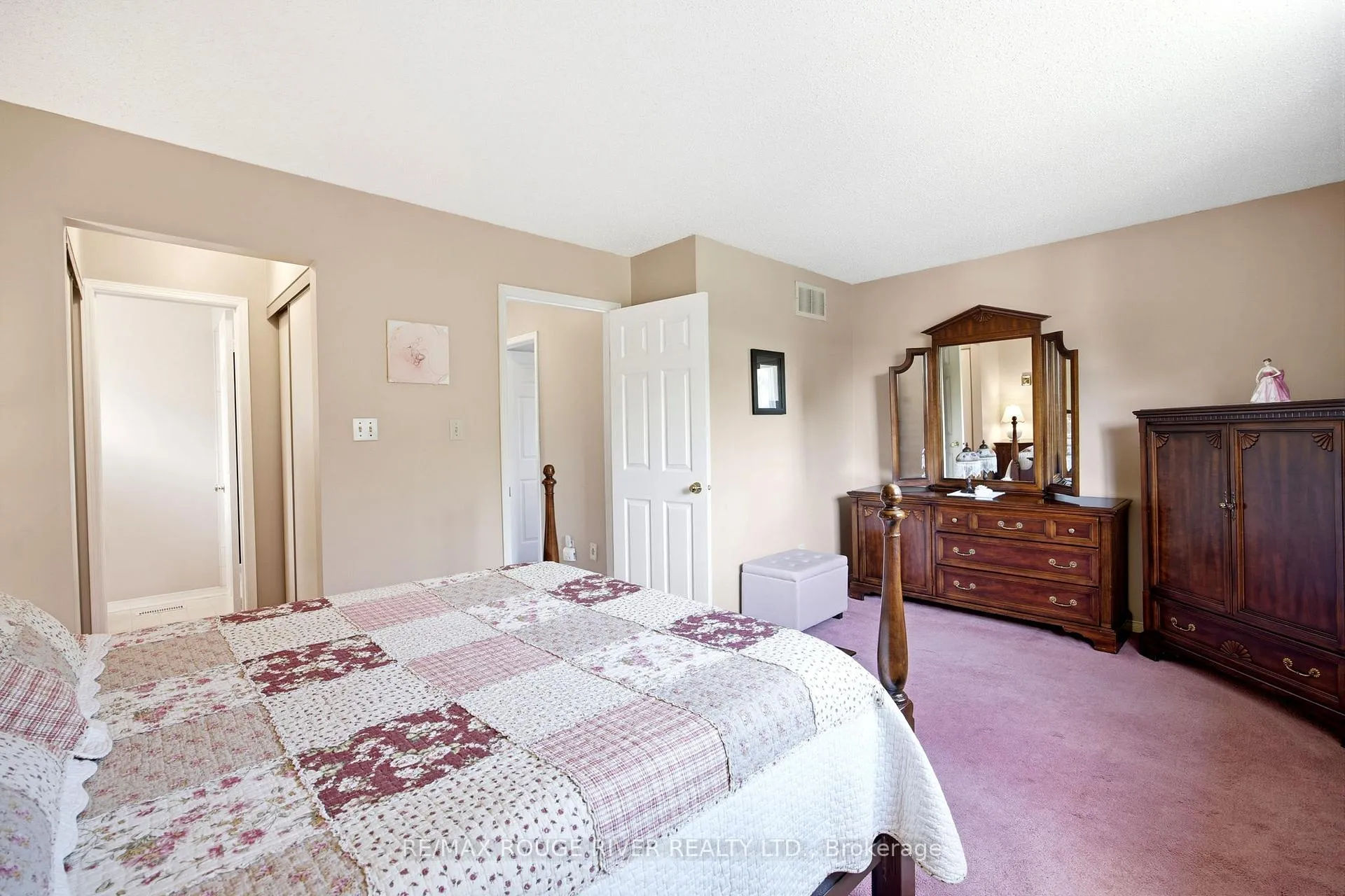 Photo 17 of 25 Cobblestone Drive, Whitby, Pringle Creek — HOMEH