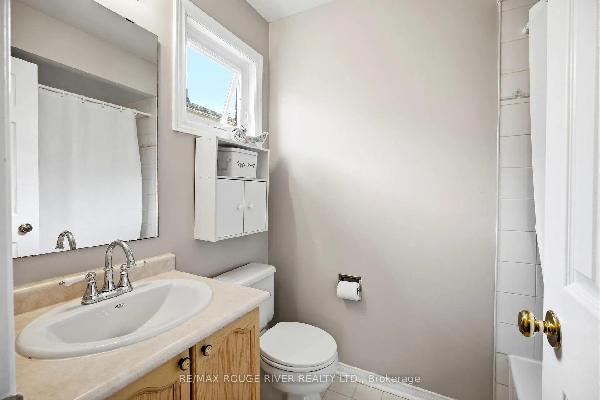 Photo 18 of 25 Cobblestone Drive, Whitby, Pringle Creek — HOMEH