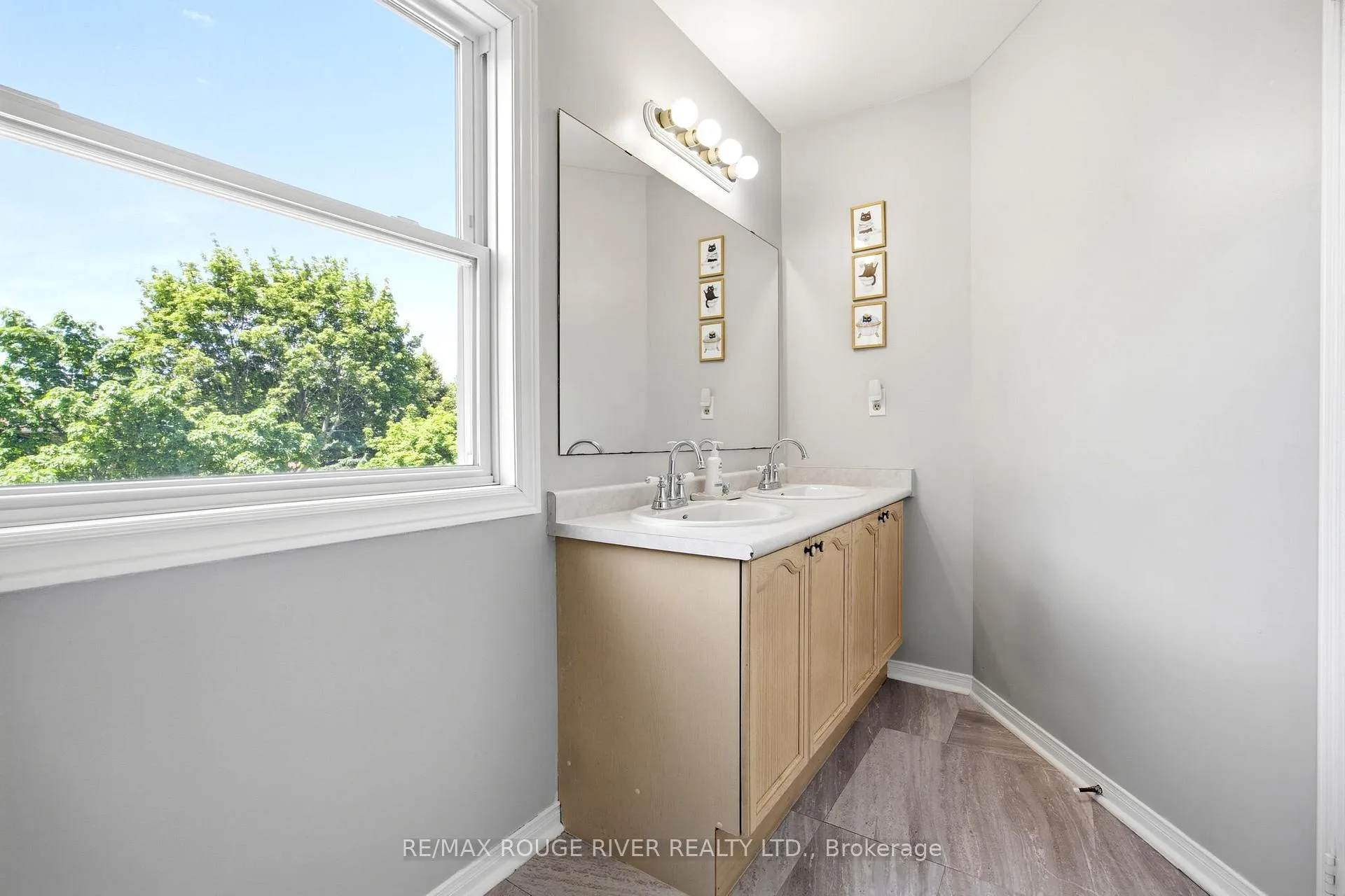 Photo 22 of 25 Cobblestone Drive, Whitby, Pringle Creek — HOMEH