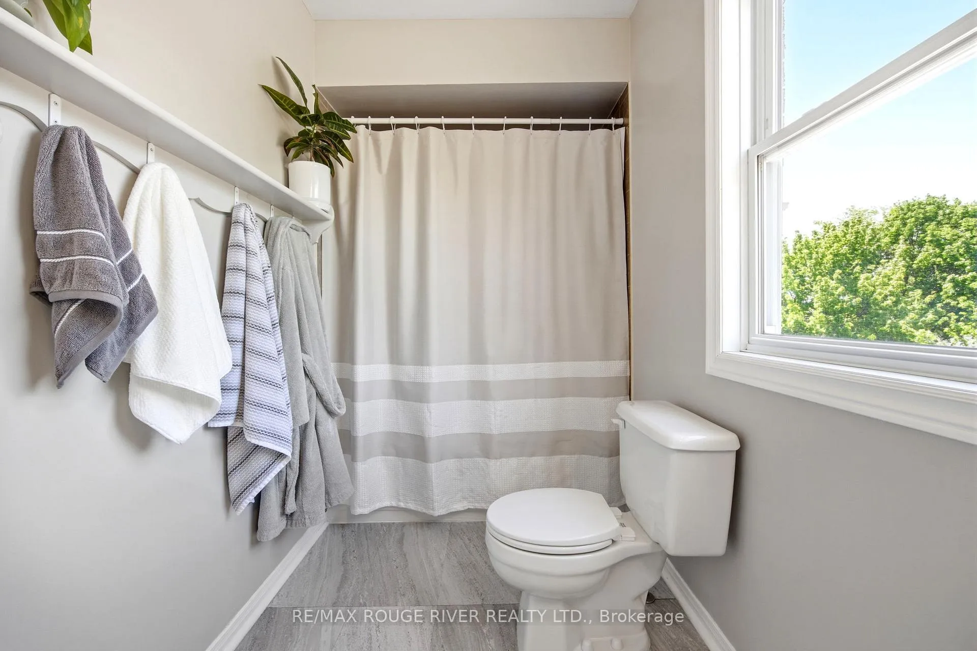 Photo 23 of 25 Cobblestone Drive, Whitby, Pringle Creek — HOMEH