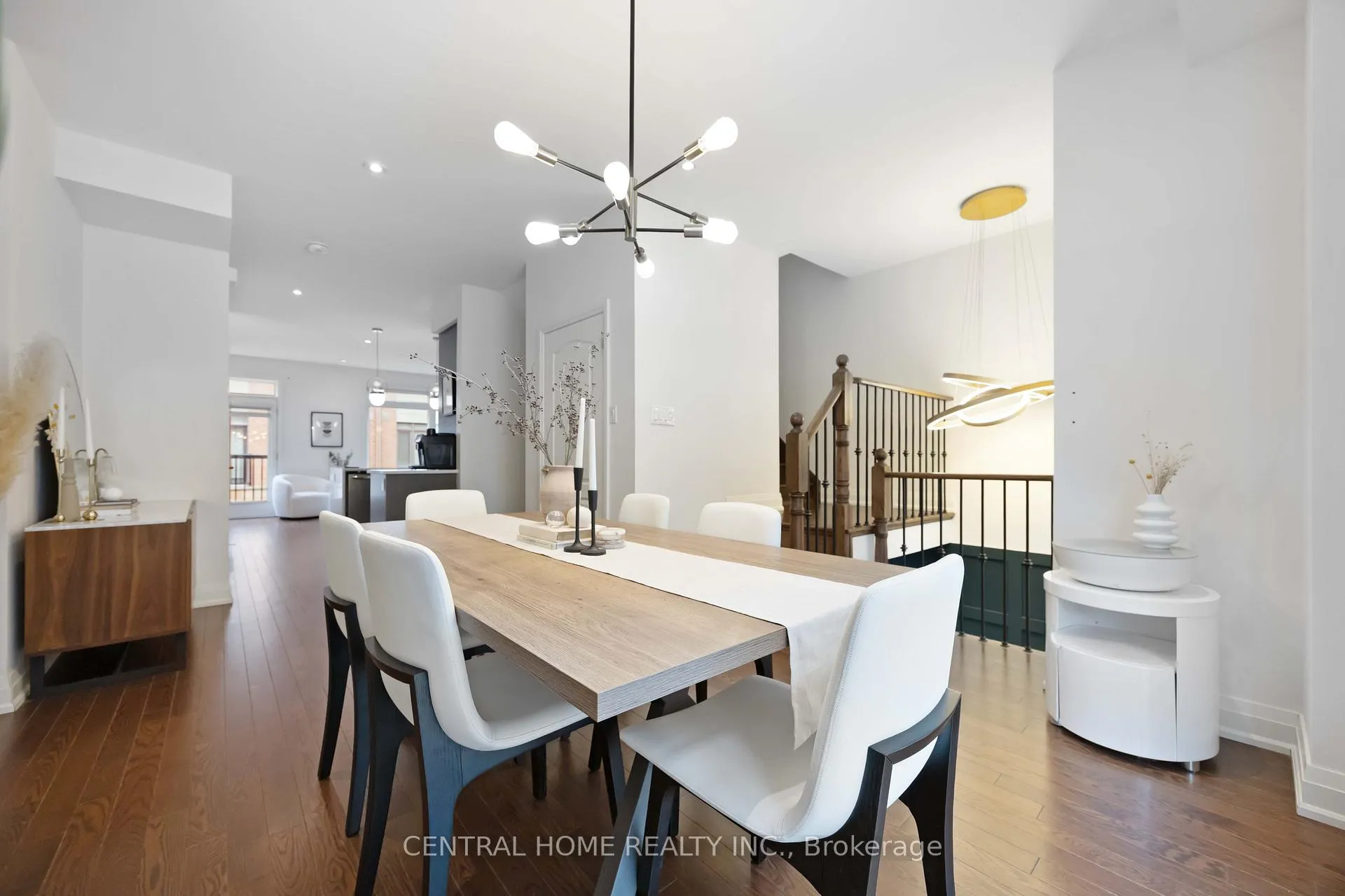 Photo 5 of 20 William Saville Street, Markham, Unionville — HOMEH