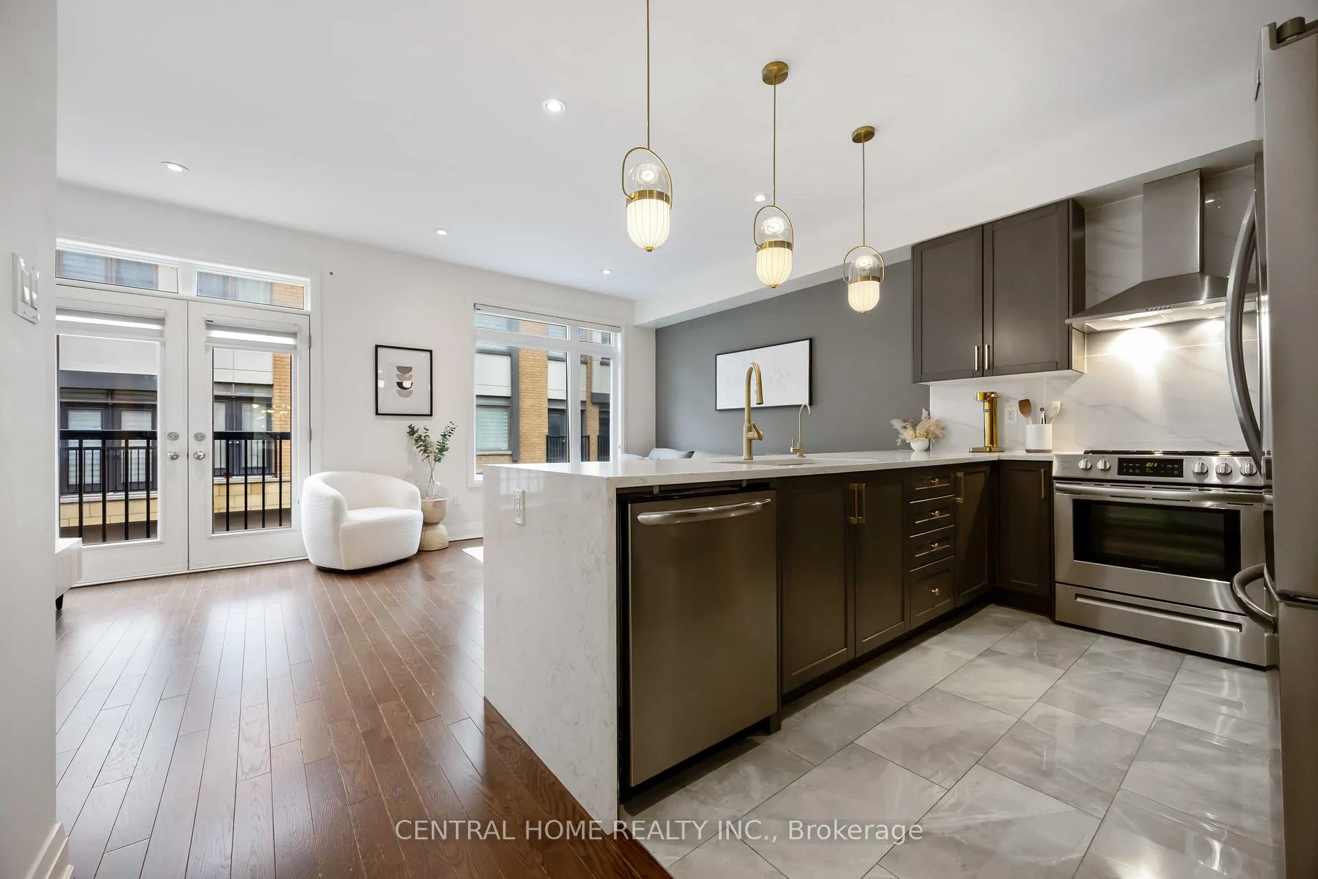 Photo 7 of 20 William Saville Street, Markham, Unionville — HOMEH