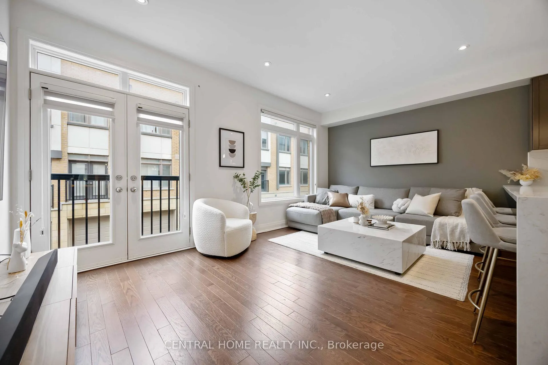 Photo 10 of 20 William Saville Street, Markham, Unionville — HOMEH