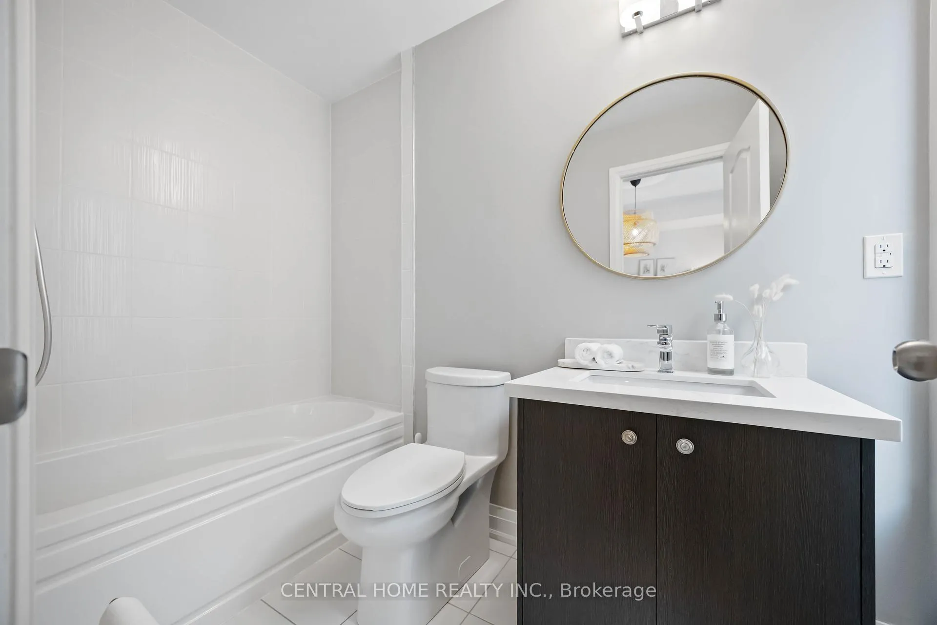Photo 15 of 20 William Saville Street, Markham, Unionville — HOMEH