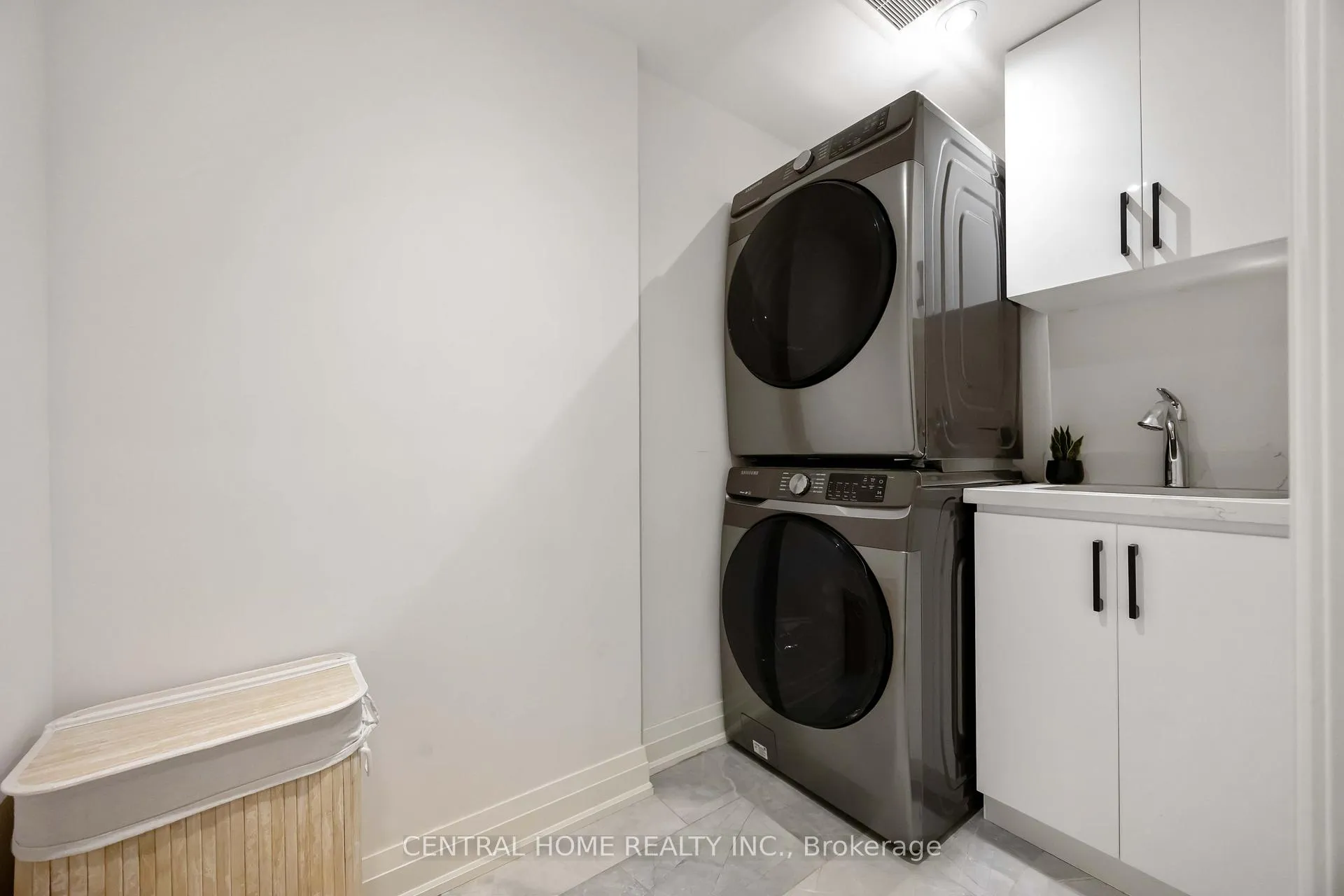 Photo 19 of 20 William Saville Street, Markham, Unionville — HOMEH