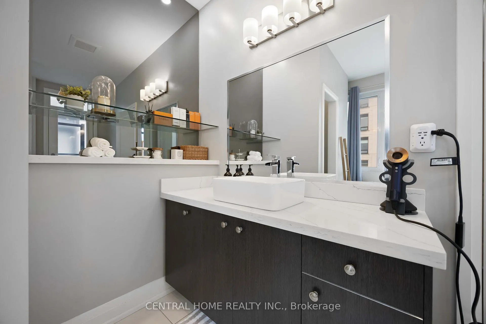Photo 24 of 20 William Saville Street, Markham, Unionville — HOMEH