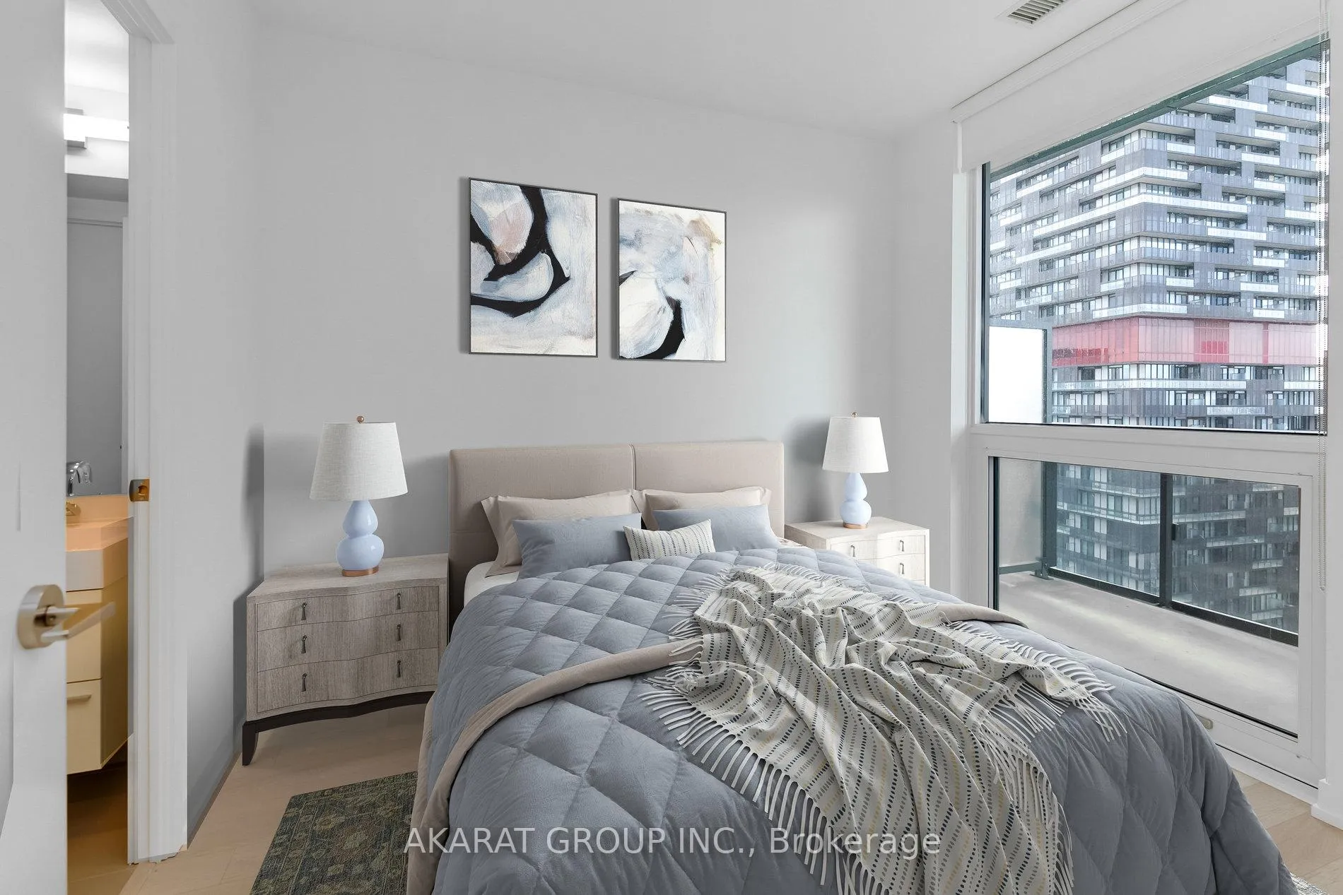 Photo 4 of Unit 2407, 39 Roehampton Avenue, Toronto, Mount Pleasant West — HOMEH