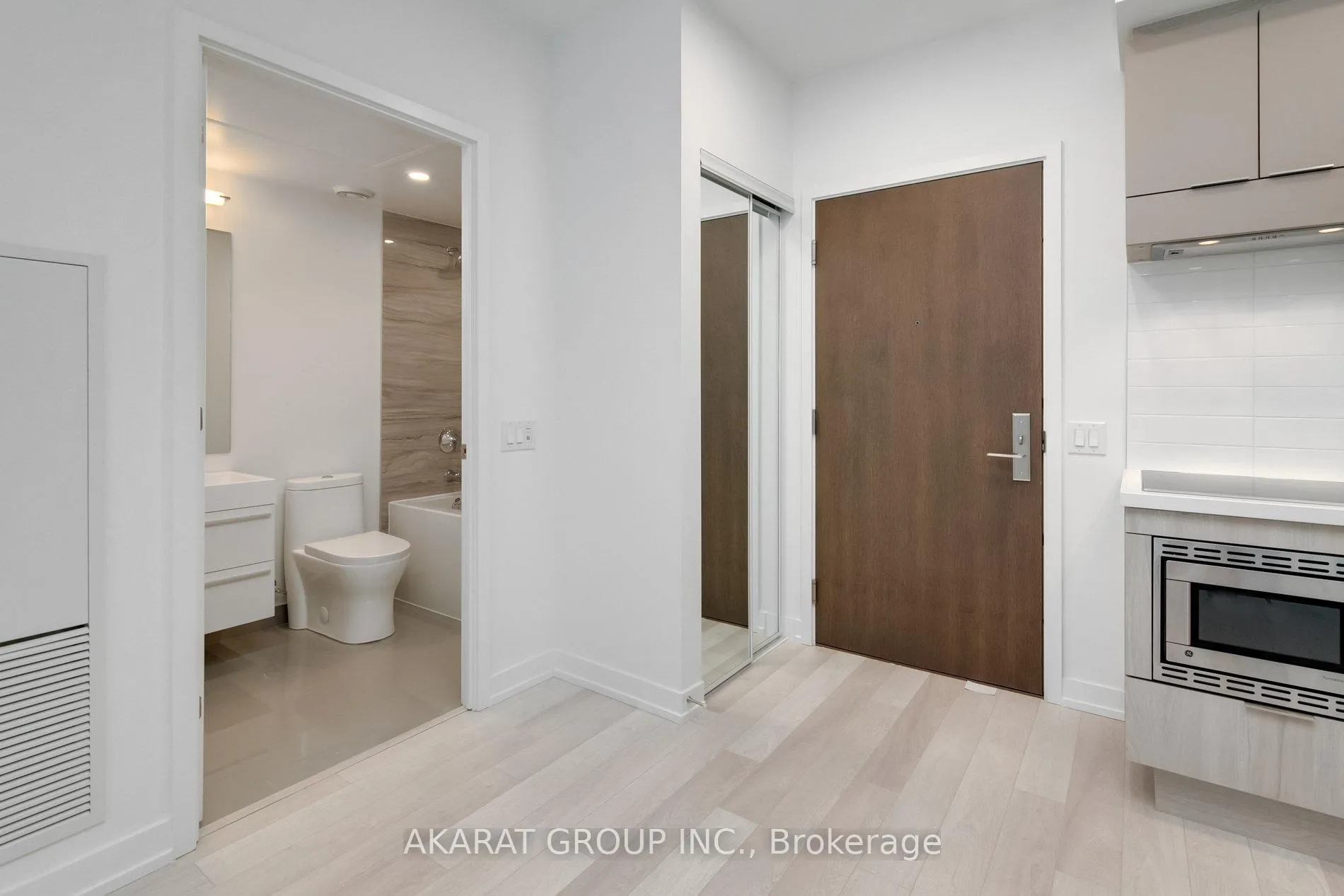 Photo 8 of Unit 2407, 39 Roehampton Avenue, Toronto, Mount Pleasant West — HOMEH