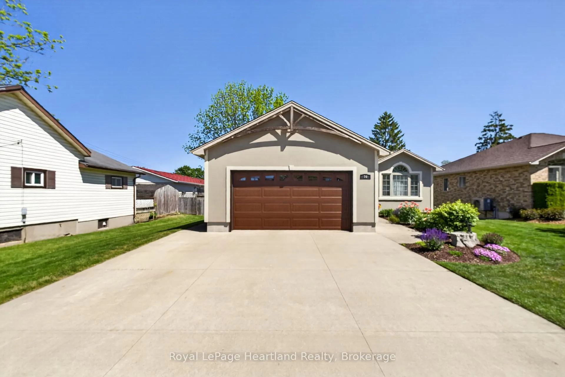 Photo 4 of 86 Huron Street W, South Huron, Exeter — HOMEH