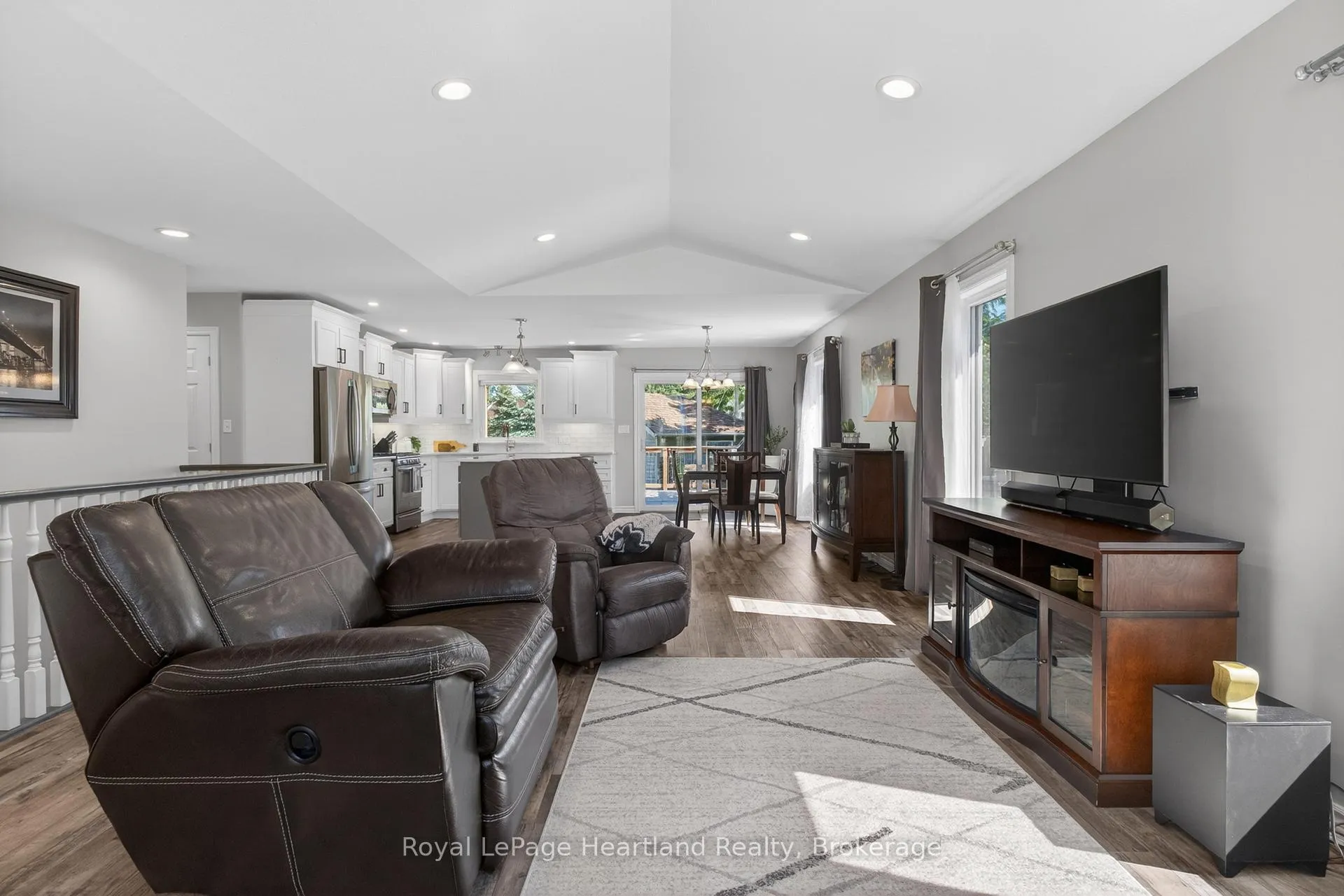 Photo 7 of 86 Huron Street W, South Huron, Exeter — HOMEH