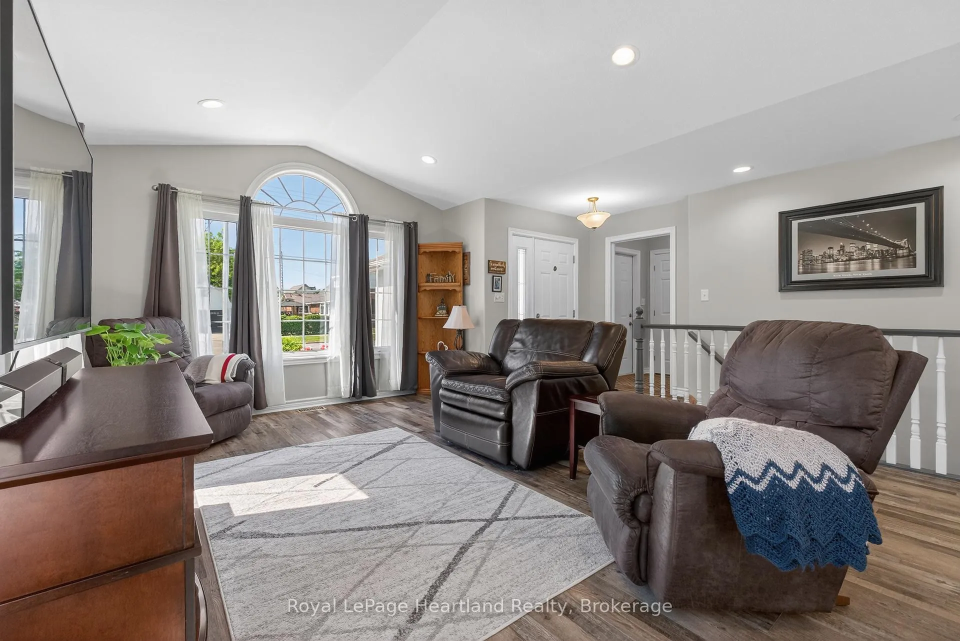 Photo 9 of 86 Huron Street W, South Huron, Exeter — HOMEH
