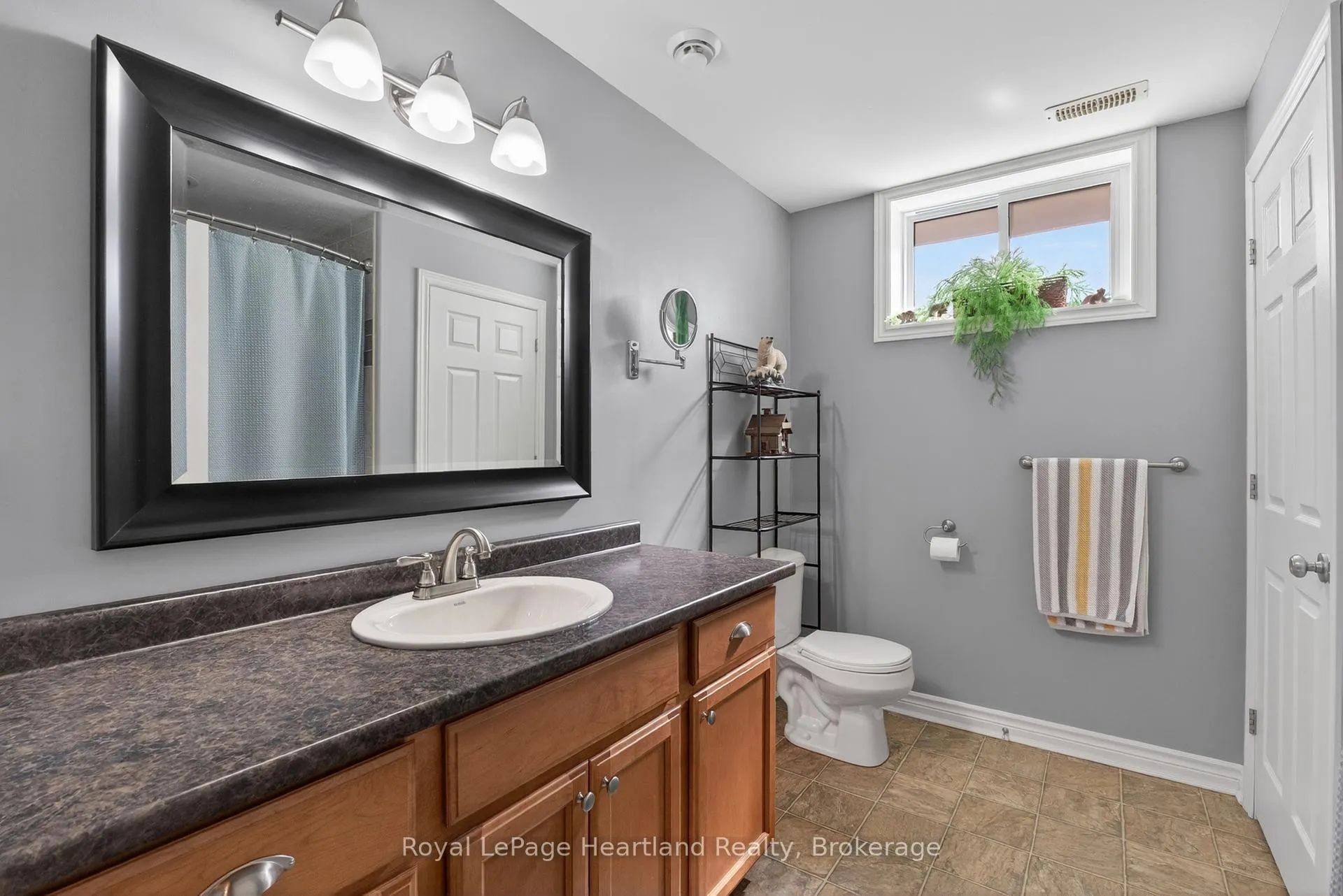 Photo 34 of 86 Huron Street W, South Huron, Exeter — HOMEH