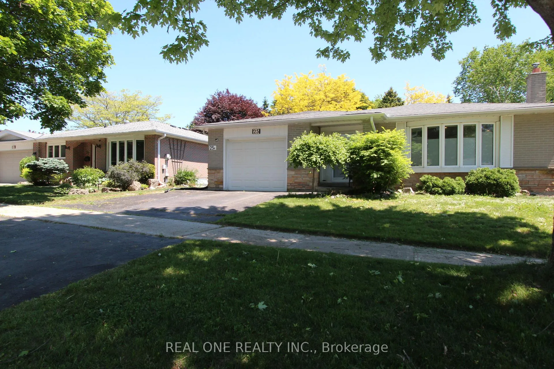 Photo 1 of 25 Bigwin Drive, Aurora, Aurora Heights — HOMEH