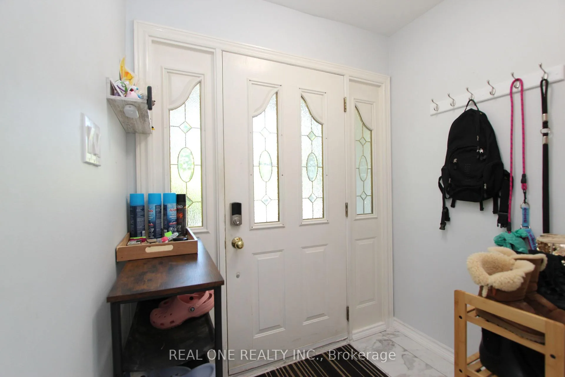 Photo 3 of 25 Bigwin Drive, Aurora, Aurora Heights — HOMEH
