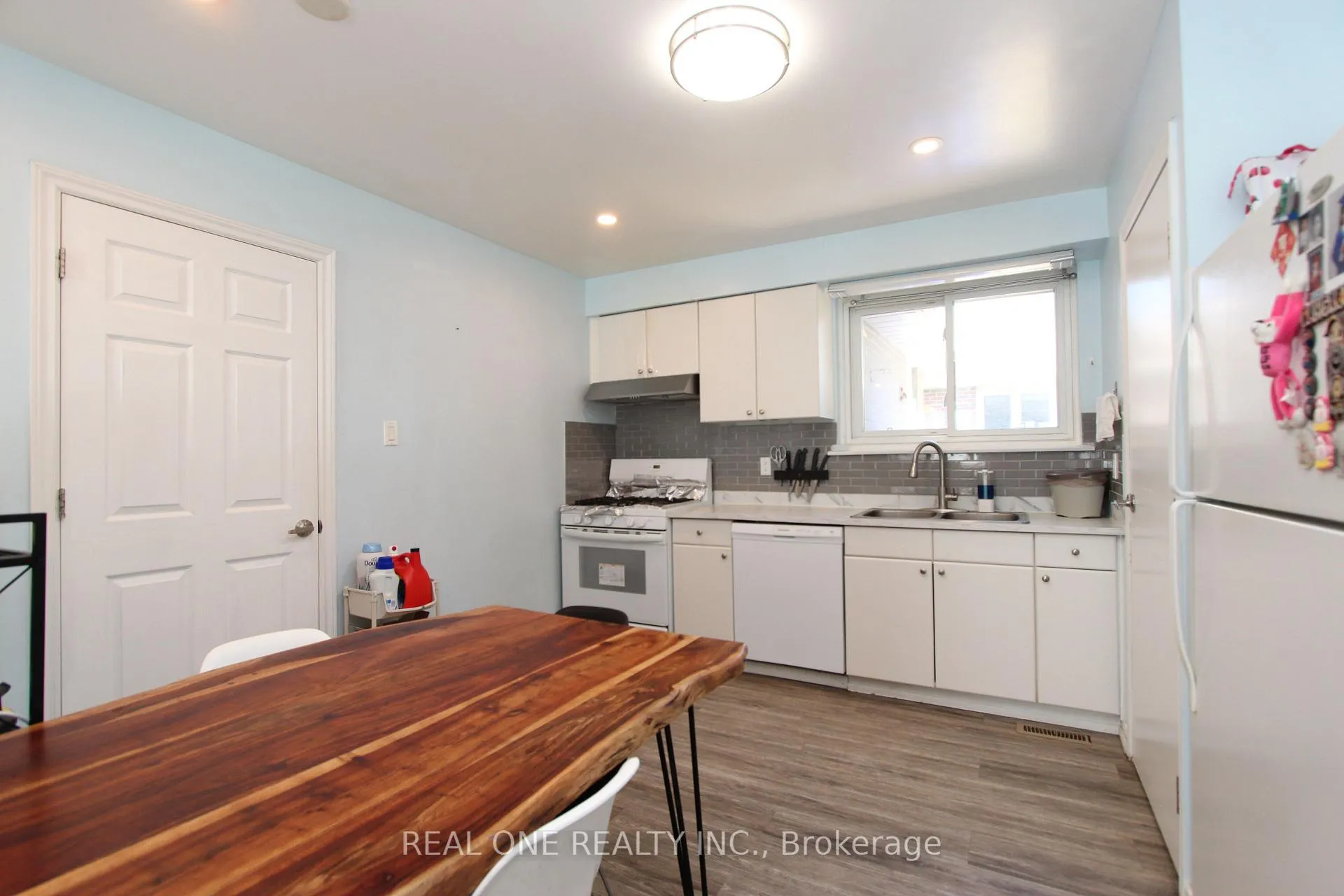 Photo 7 of 25 Bigwin Drive, Aurora, Aurora Heights — HOMEH