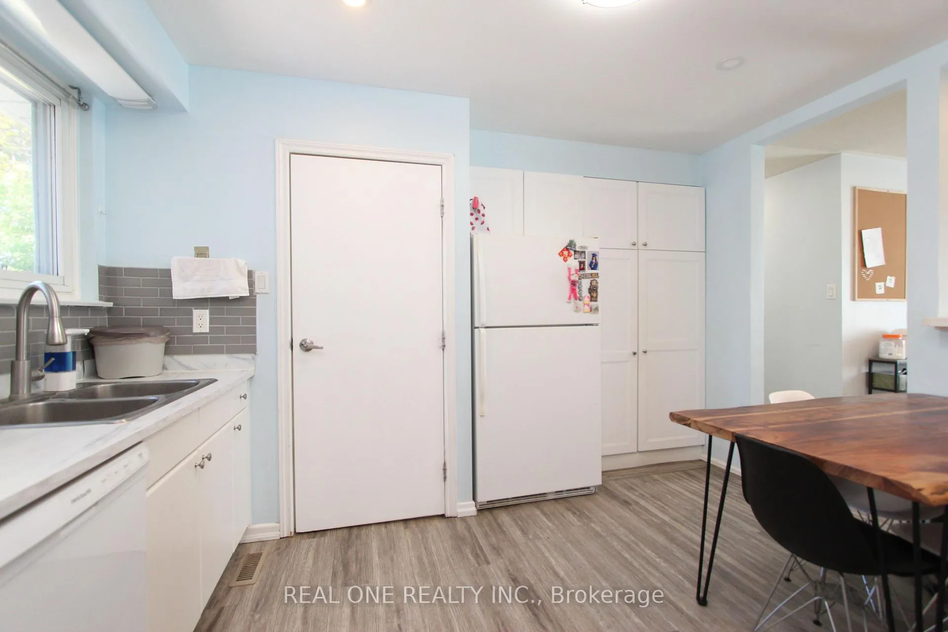 Photo 8 of 25 Bigwin Drive, Aurora, Aurora Heights — HOMEH