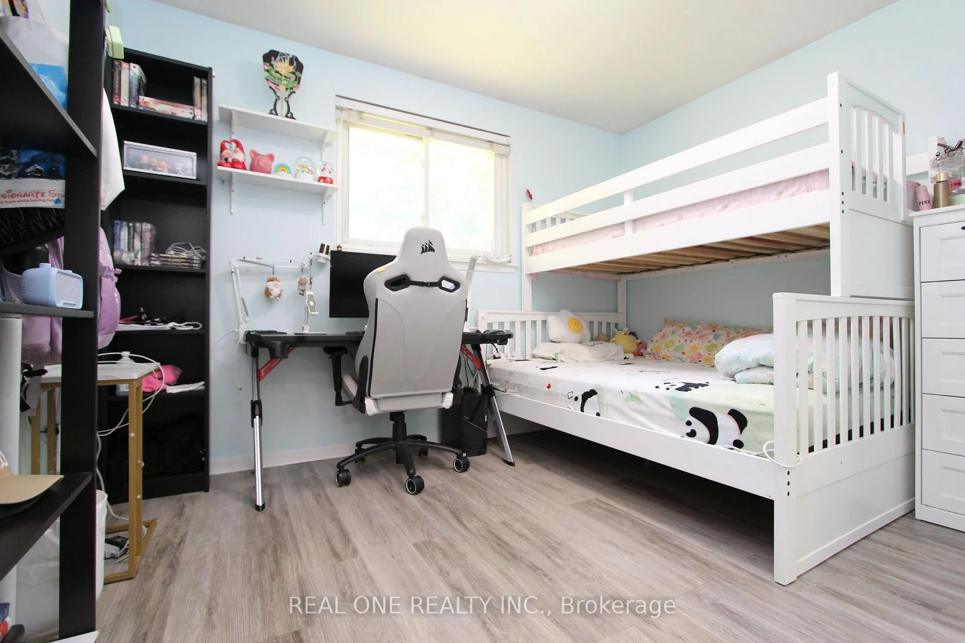 Photo 12 of 25 Bigwin Drive, Aurora, Aurora Heights — HOMEH