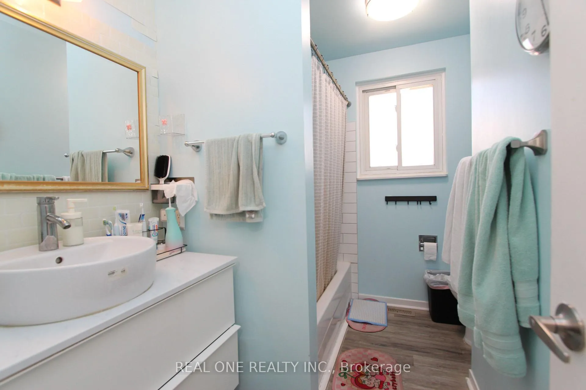 Photo 14 of 25 Bigwin Drive, Aurora, Aurora Heights — HOMEH