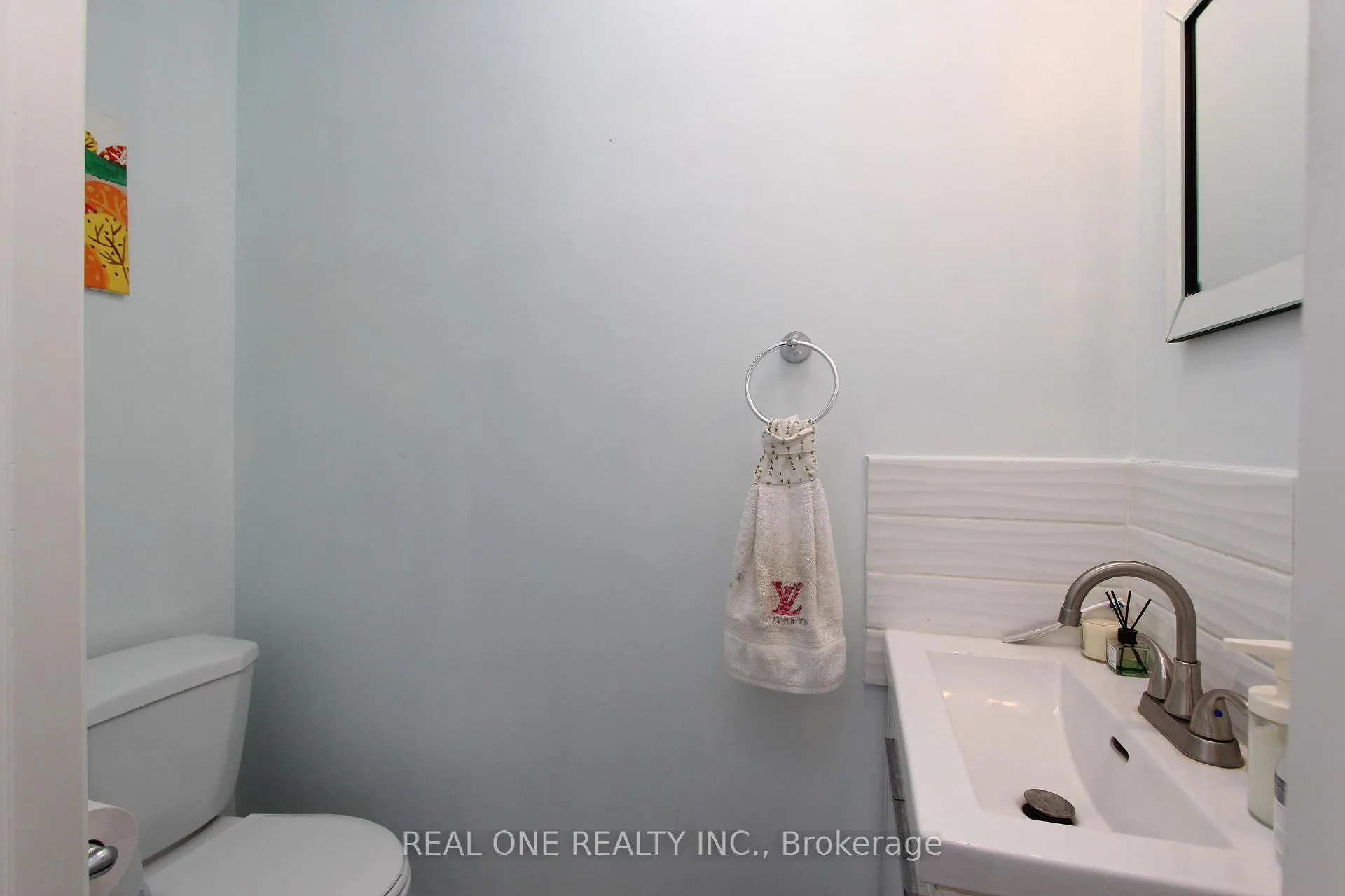 Photo 15 of 25 Bigwin Drive, Aurora, Aurora Heights — HOMEH